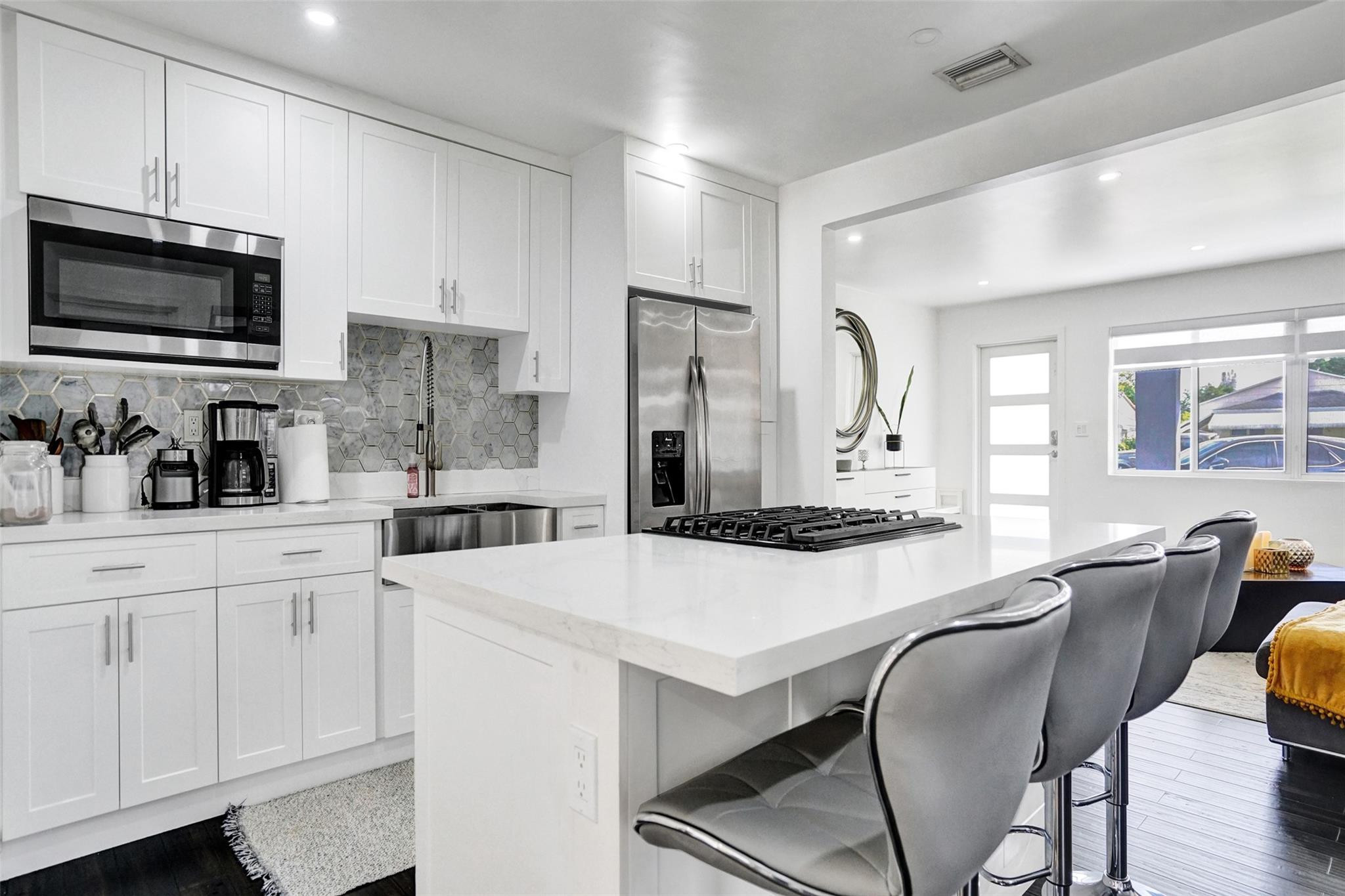 Undisclosed Address Hollywood, FL 33020