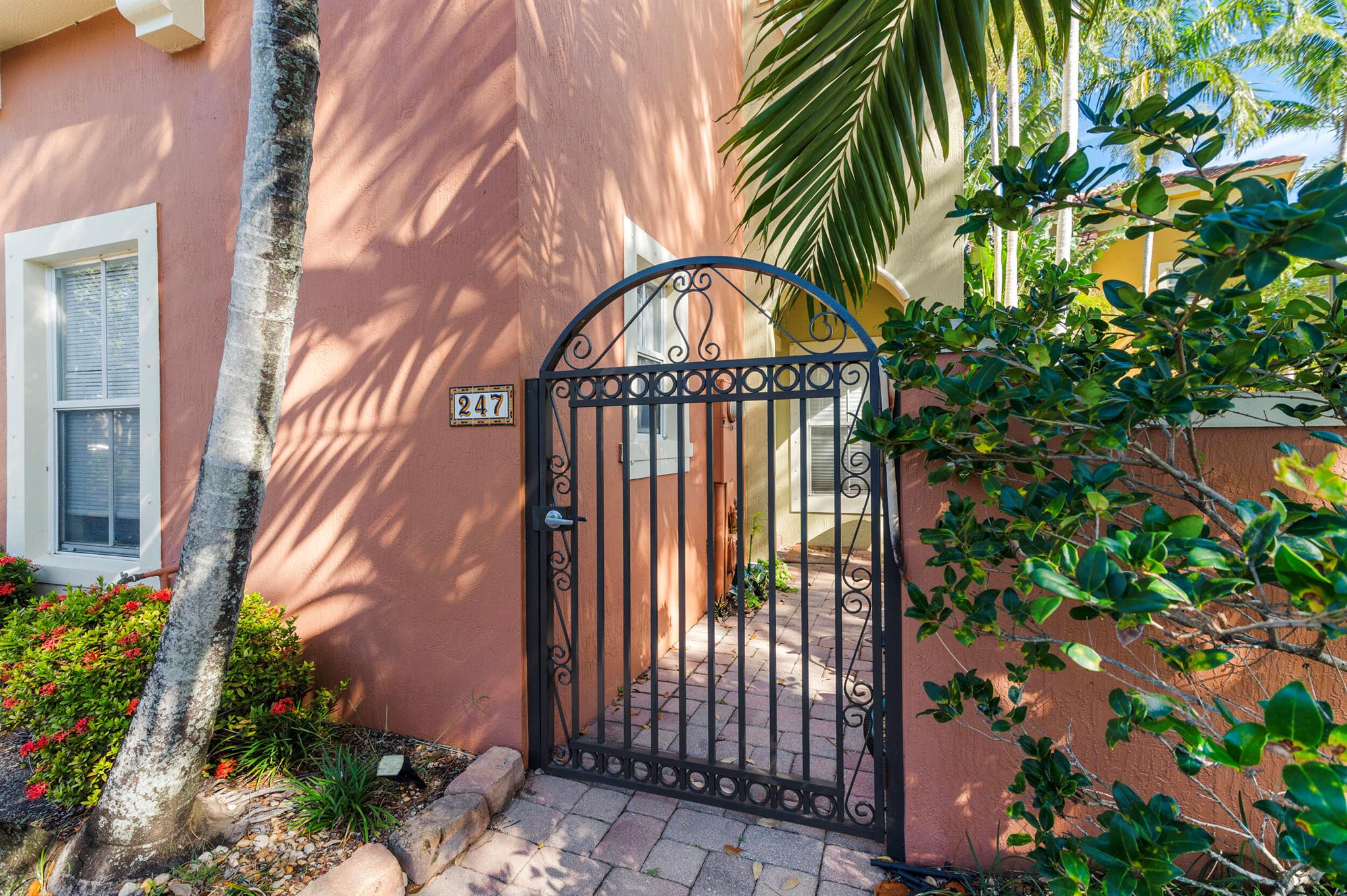 247 Lake Monterey Cir