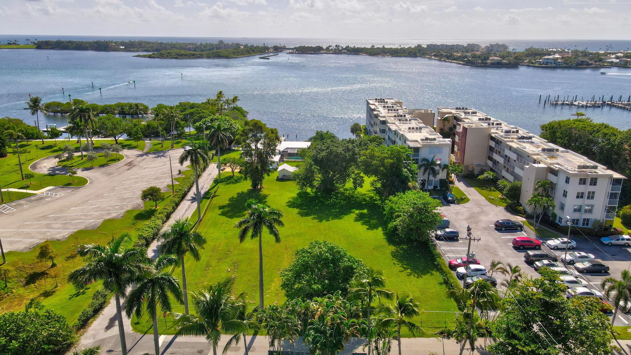 670 Oak St Boynton Beach, FL 33435