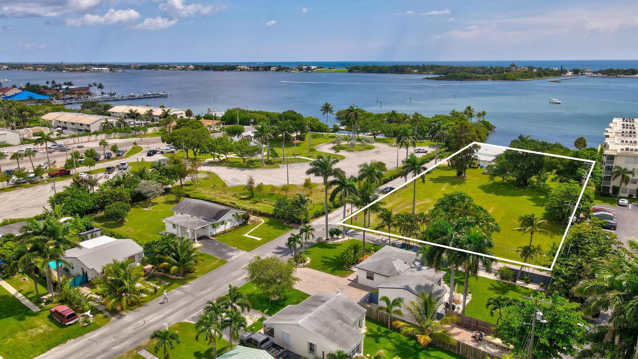 670 Oak St Boynton Beach, FL 33435