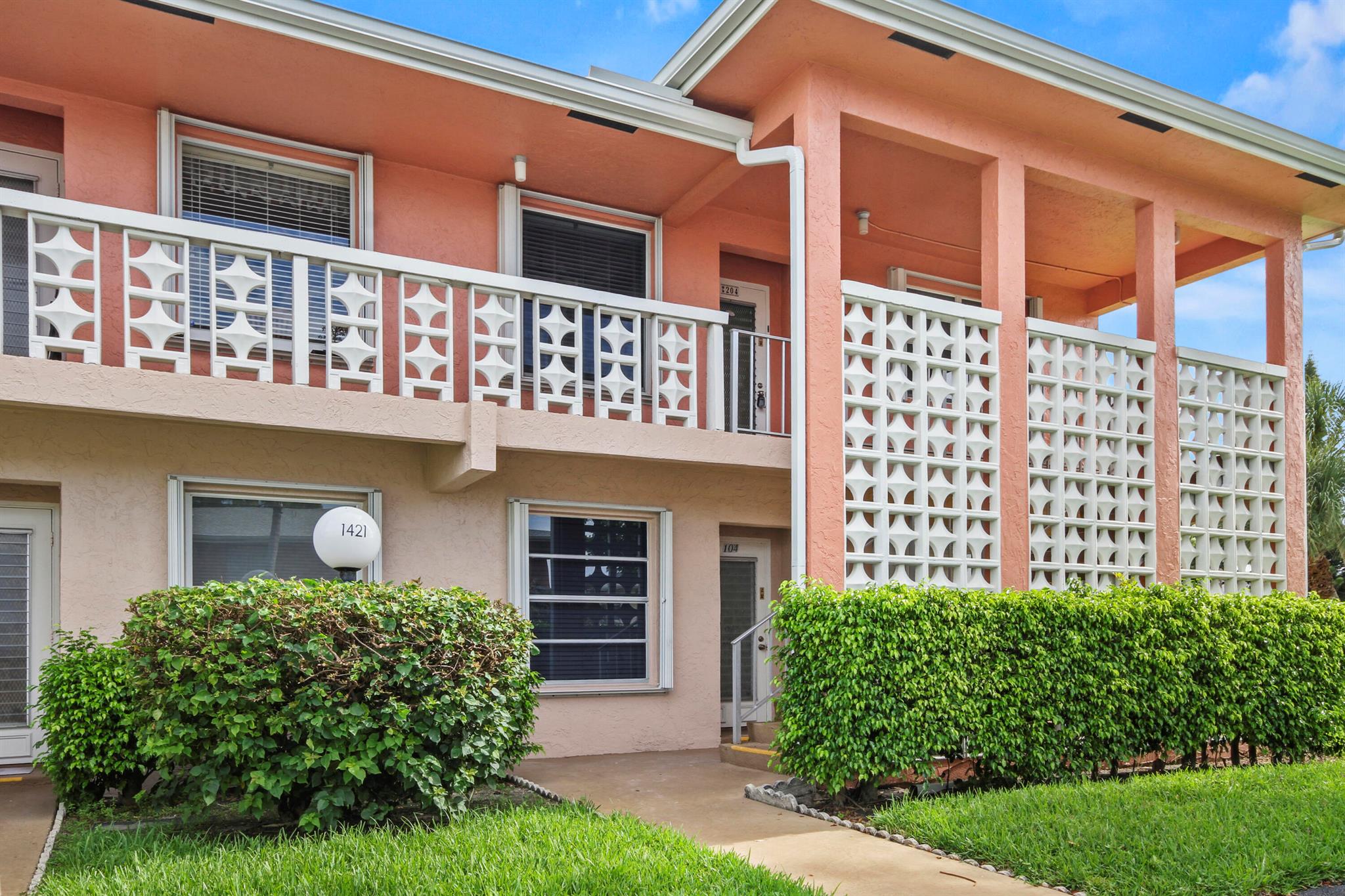 1421 NW 20th Ave #204