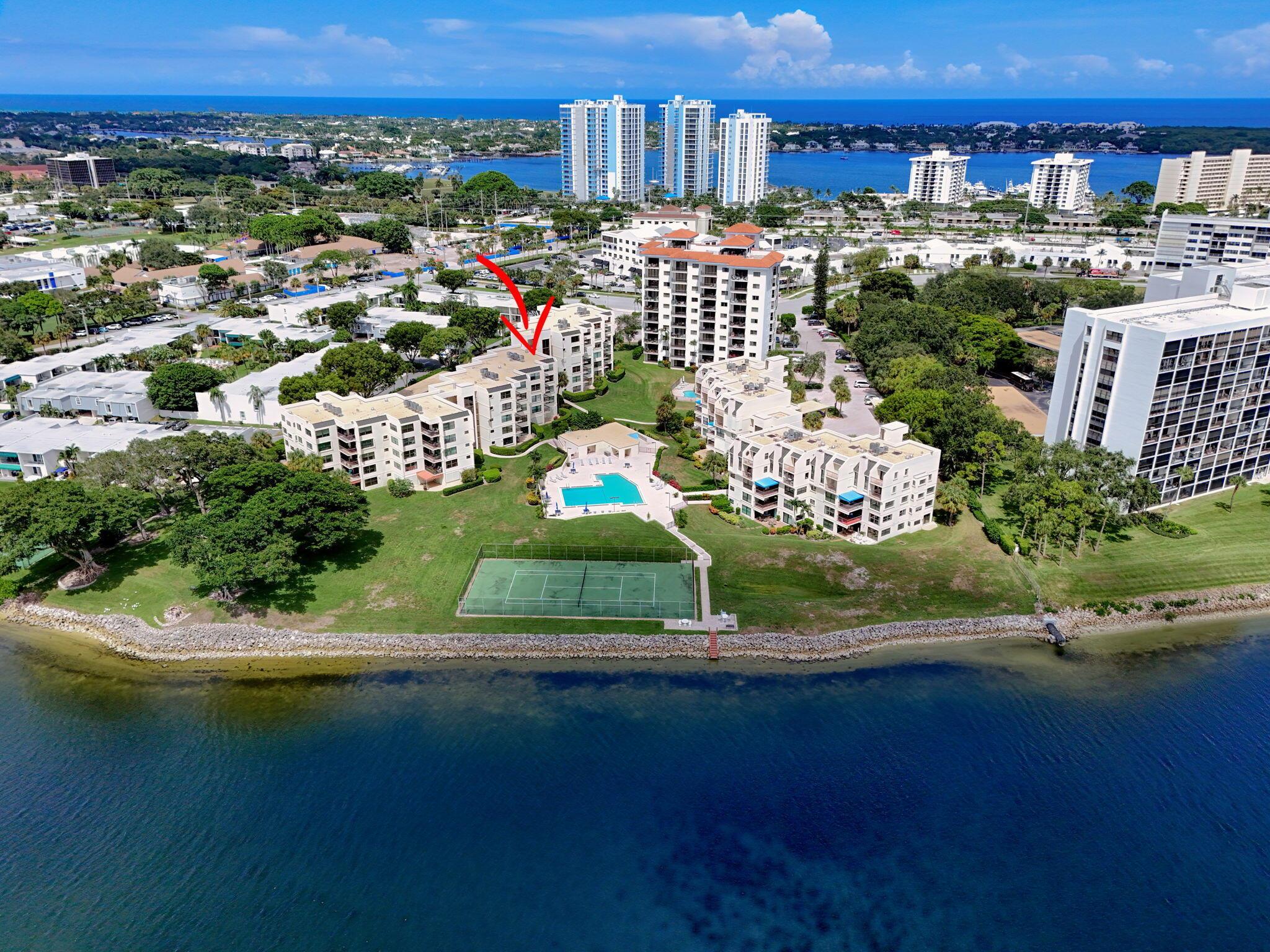 372 Golfview Rd #403