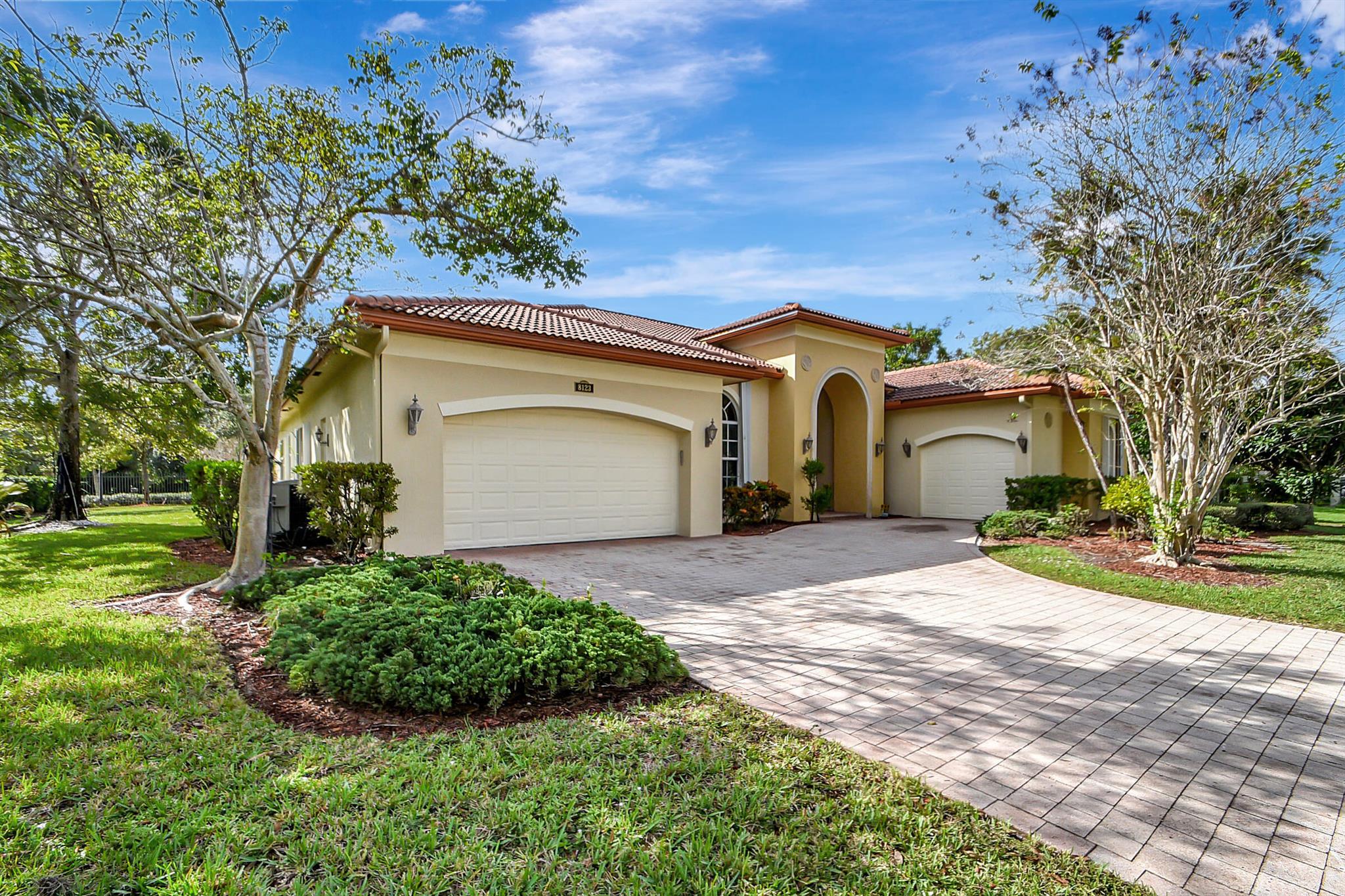 8123 Woodslanding Trl
