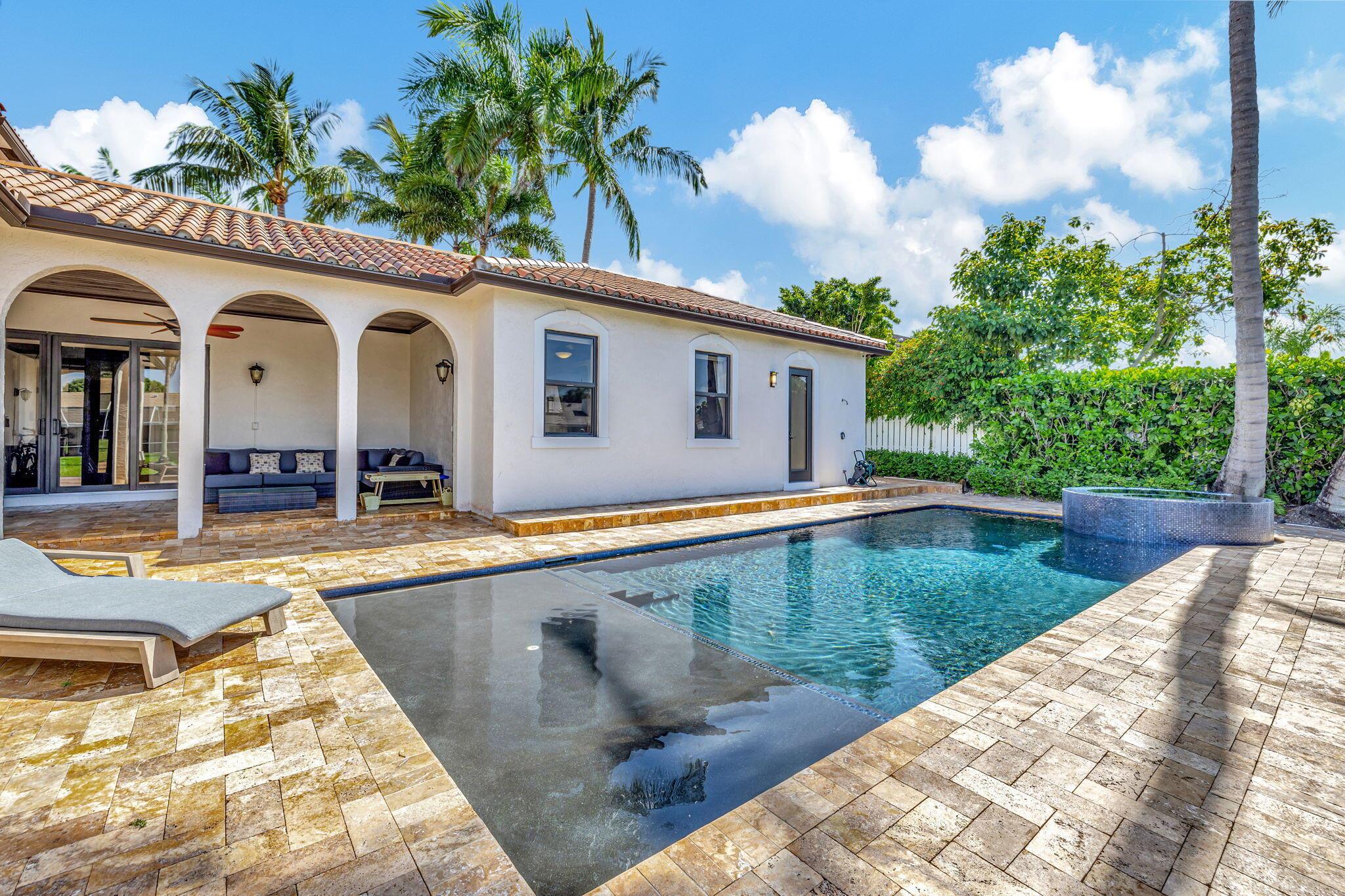 832 SW 34th Ave Boynton Beach, FL 33435