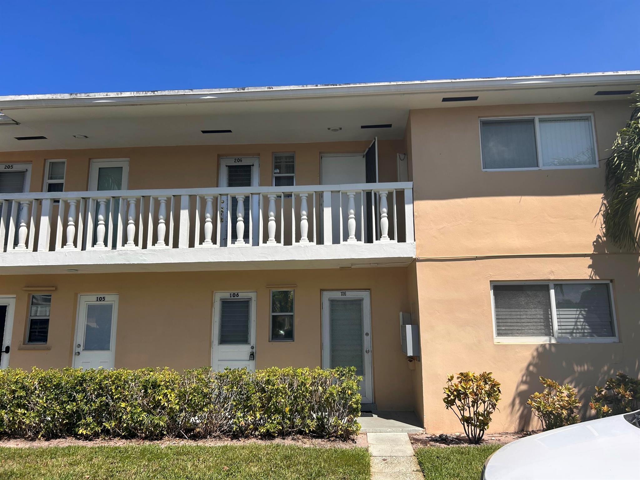 2214 NE 1st Way #106