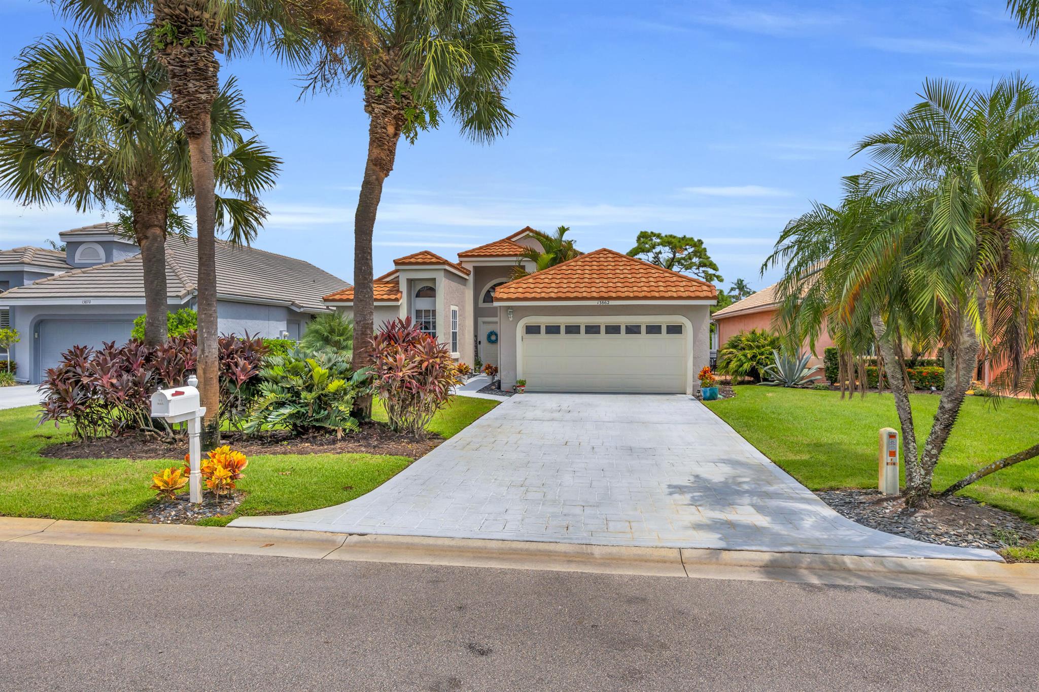 13862 Palm Grv Pl