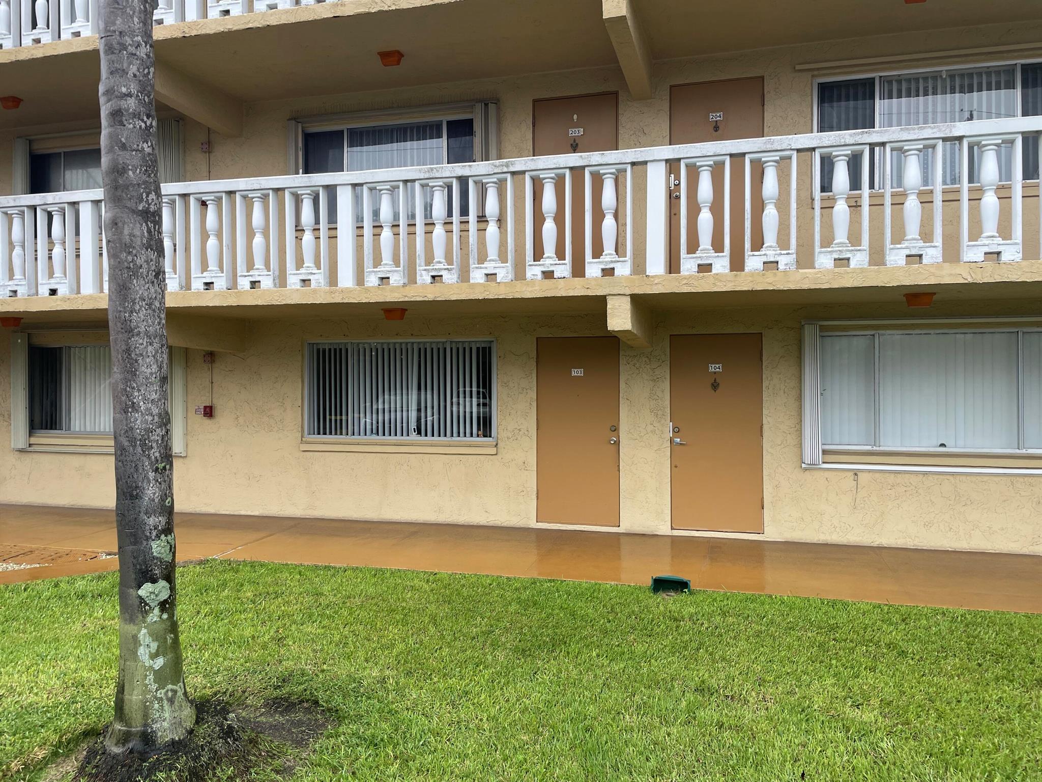 100 Village Grn Cir #103