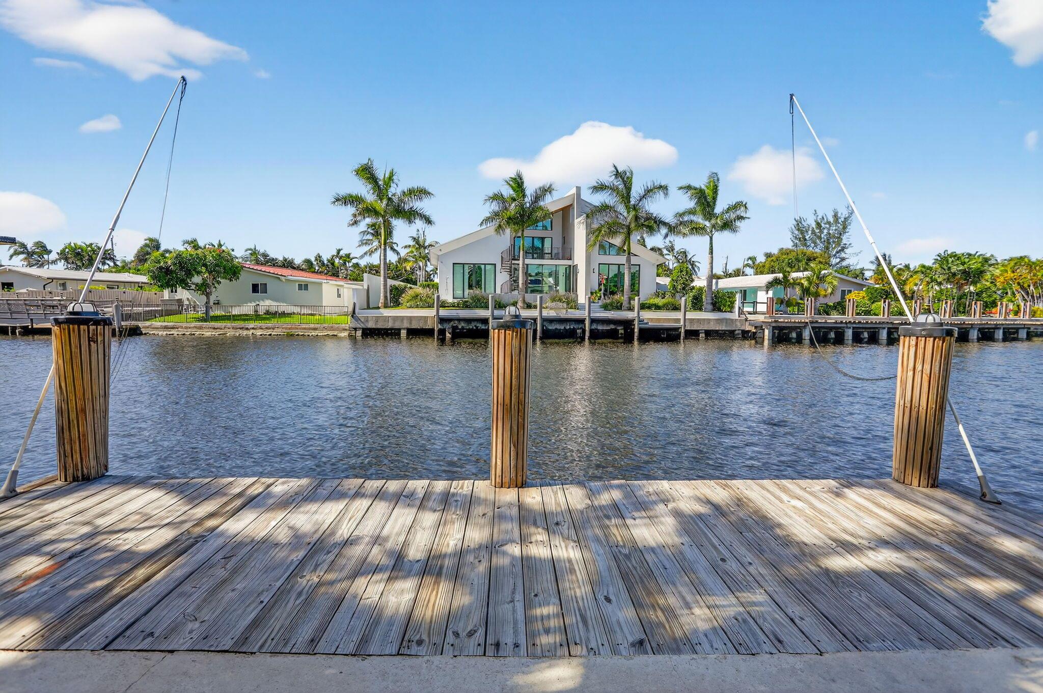 2541 Middle Riv Dr Fort Lauderdale, FL 33305