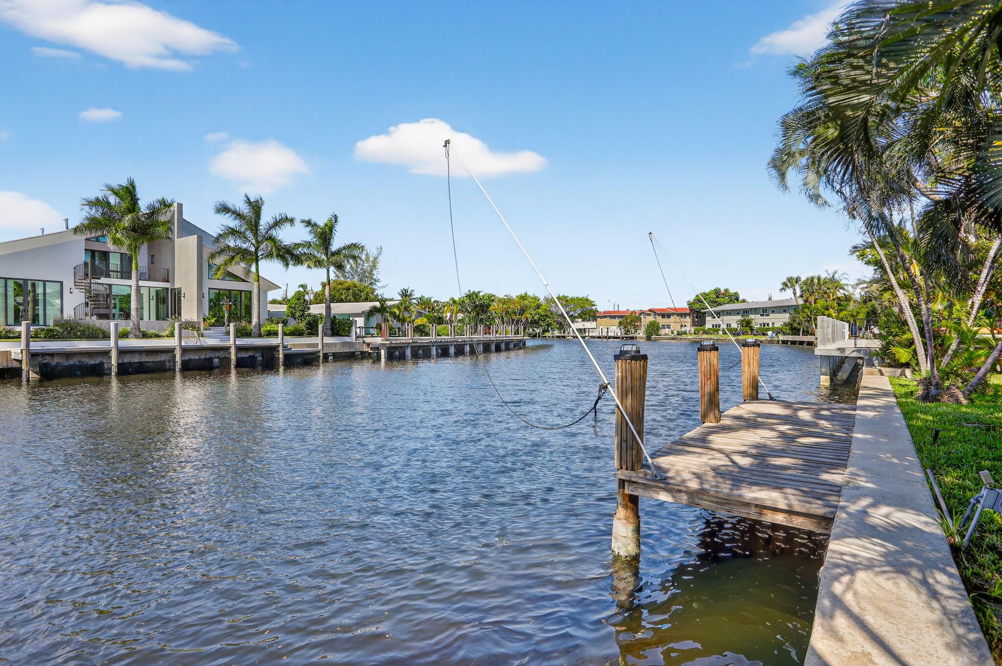 2541 Middle Riv Dr Fort Lauderdale, FL 33305