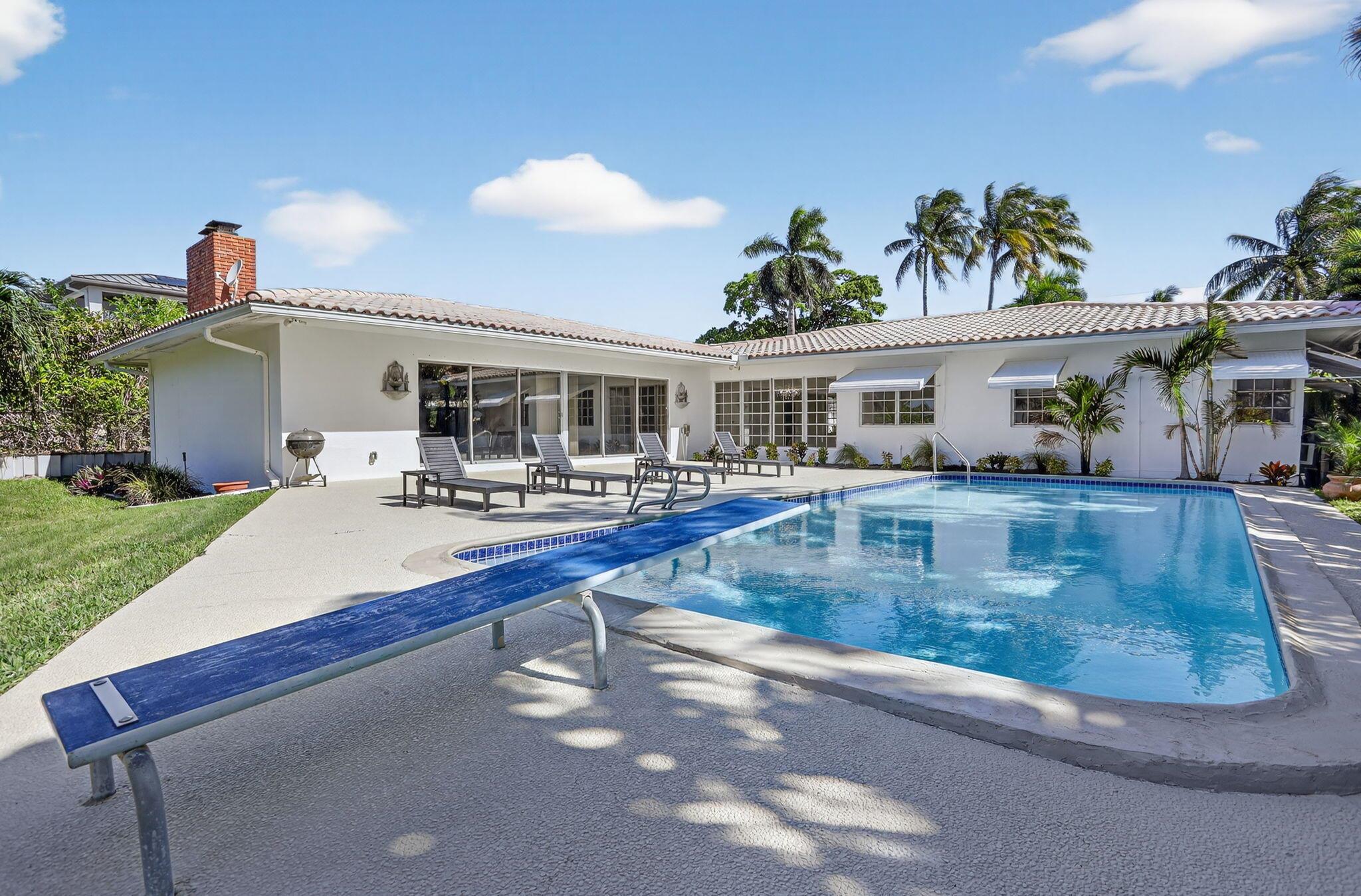 2541 Middle Riv Dr Fort Lauderdale, FL 33305