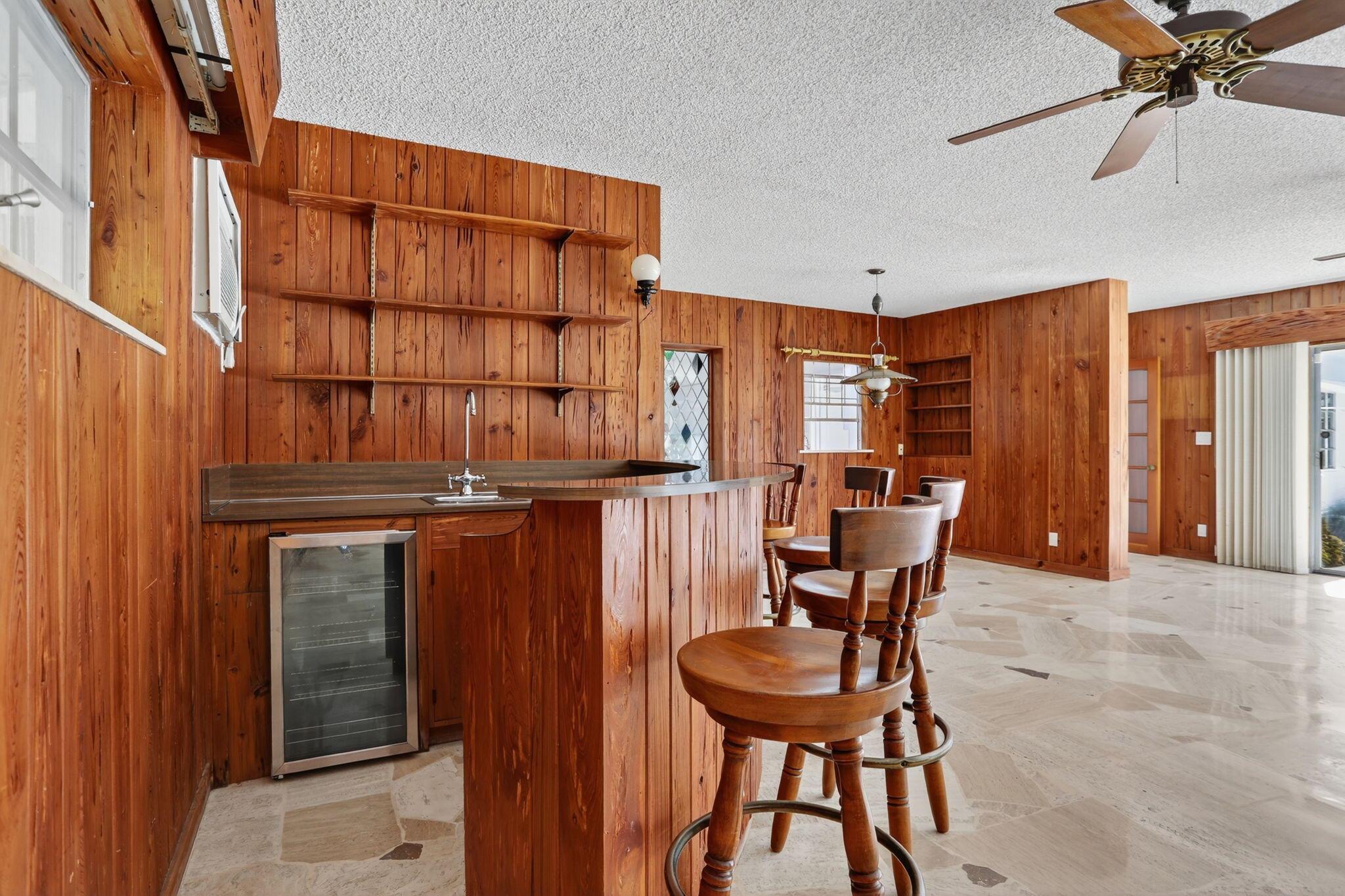 2541 Middle Riv Dr Fort Lauderdale, FL 33305