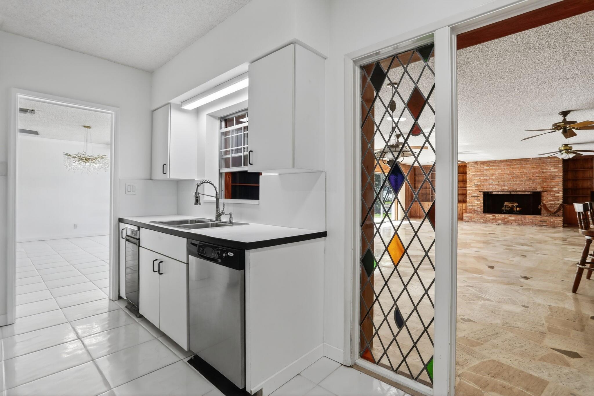 2541 Middle Riv Dr Fort Lauderdale, FL 33305