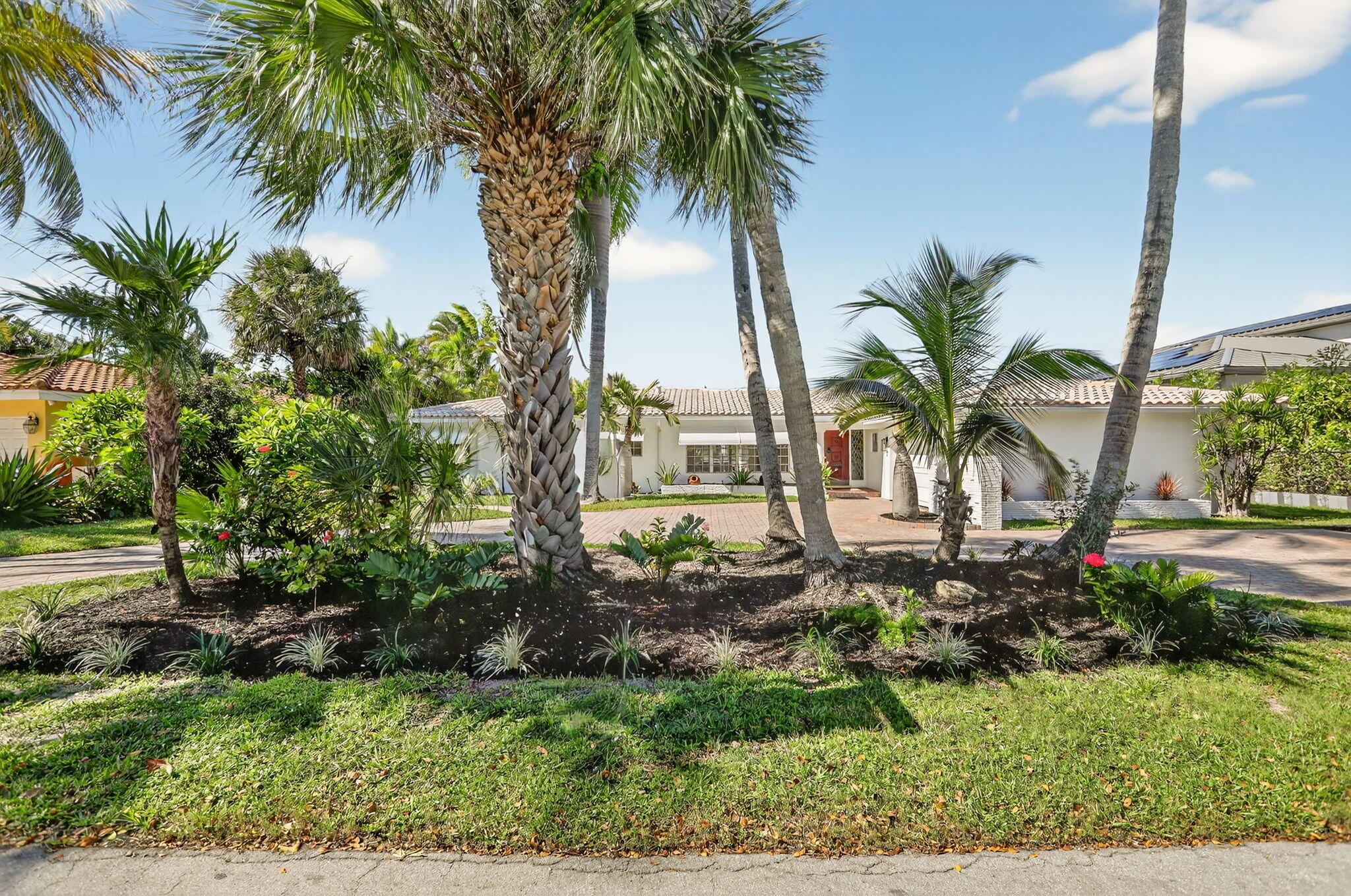 2541 Middle Riv Dr Fort Lauderdale, FL 33305