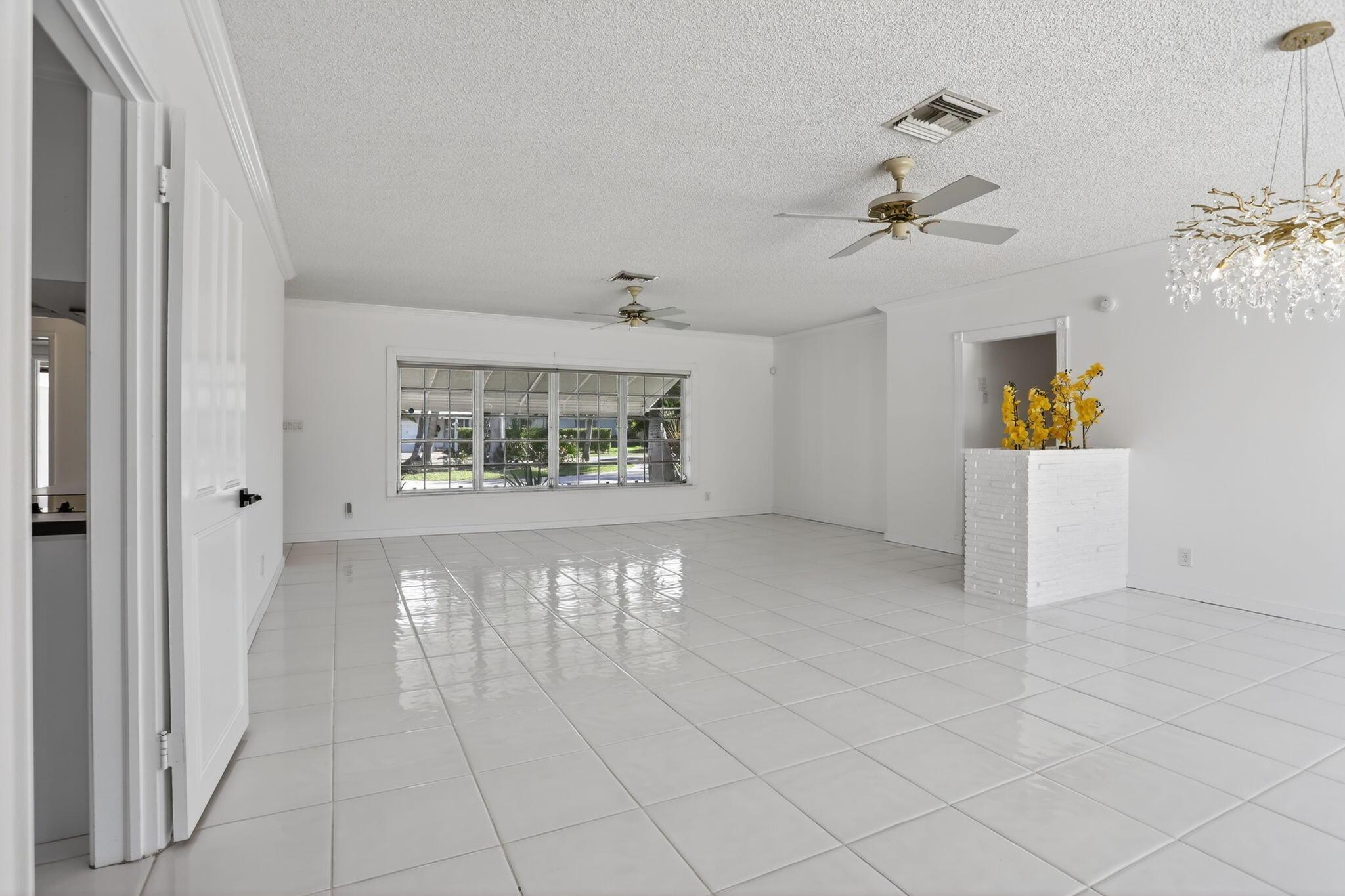 2541 Middle Riv Dr Fort Lauderdale, FL 33305
