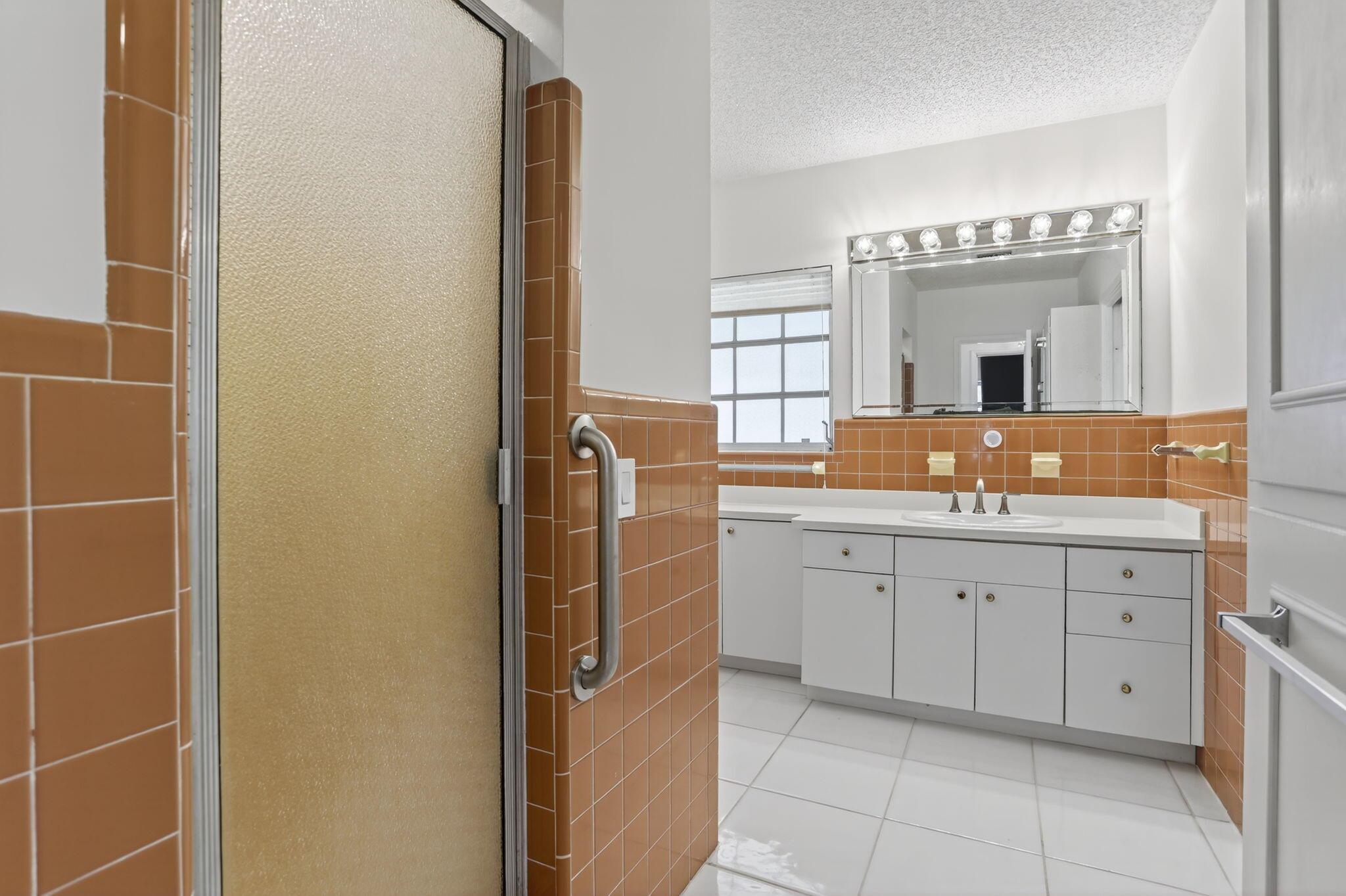 2541 Middle Riv Dr Fort Lauderdale, FL 33305