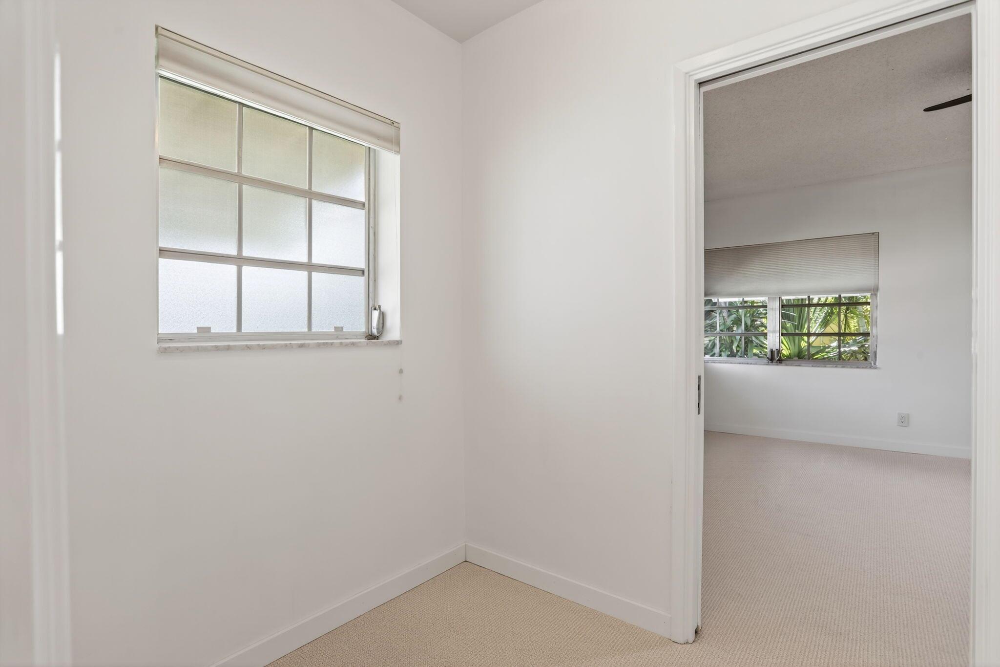 2541 Middle Riv Dr Fort Lauderdale, FL 33305