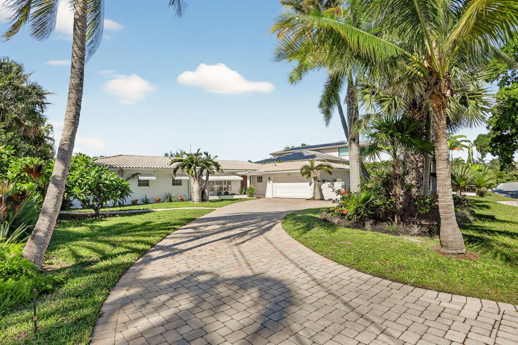 2541 Middle Riv Dr Fort Lauderdale, FL 33305