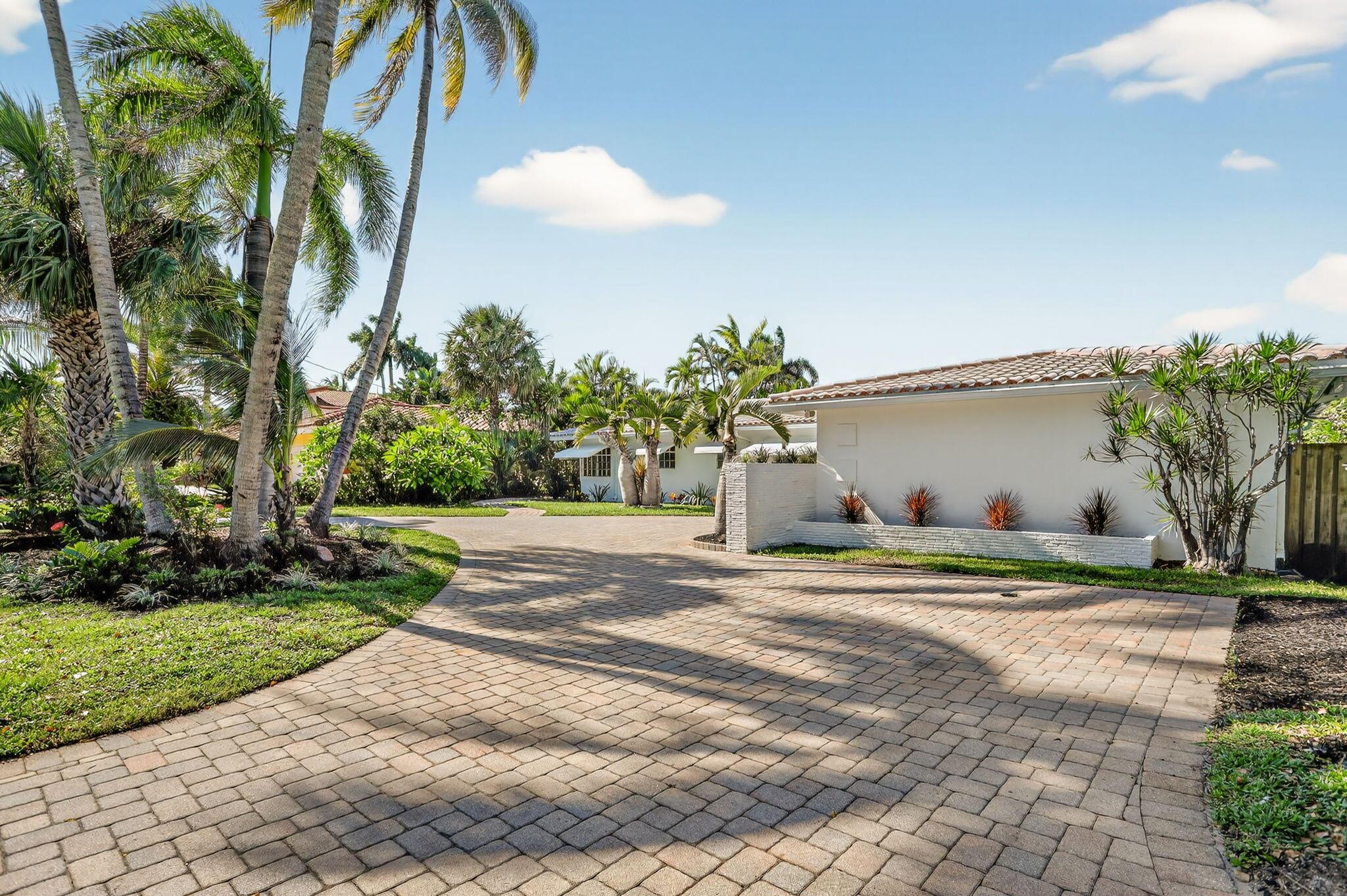 2541 Middle Riv Dr Fort Lauderdale, FL 33305