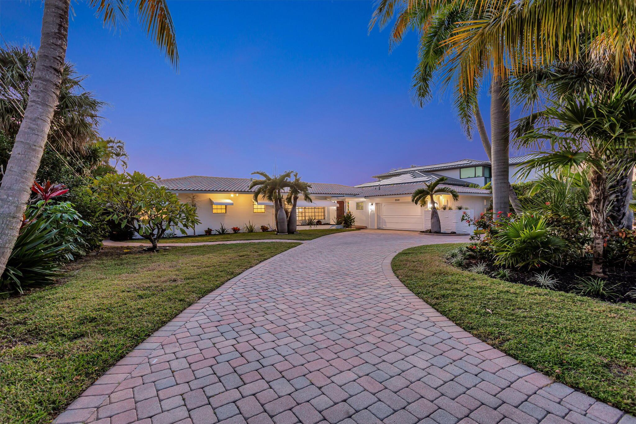 2541 Middle Riv Dr Fort Lauderdale, FL 33305