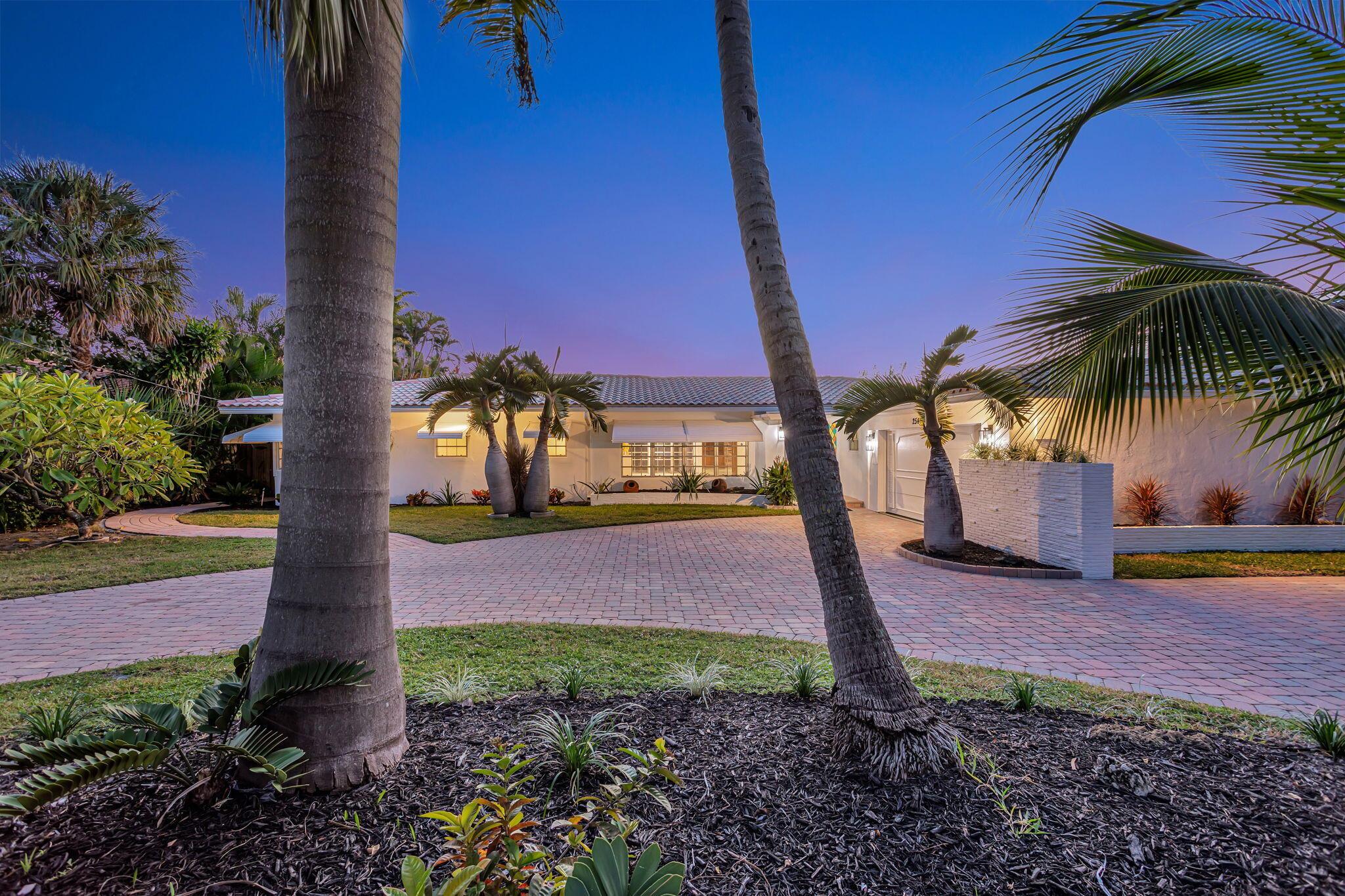 2541 Middle Riv Dr Fort Lauderdale, FL 33305