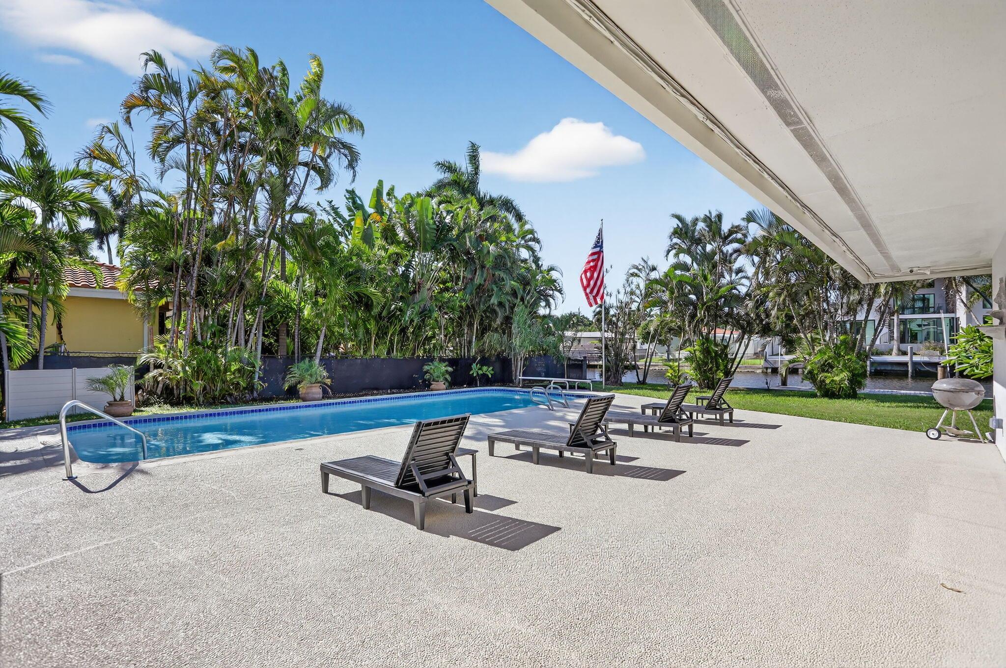 2541 Middle Riv Dr Fort Lauderdale, FL 33305