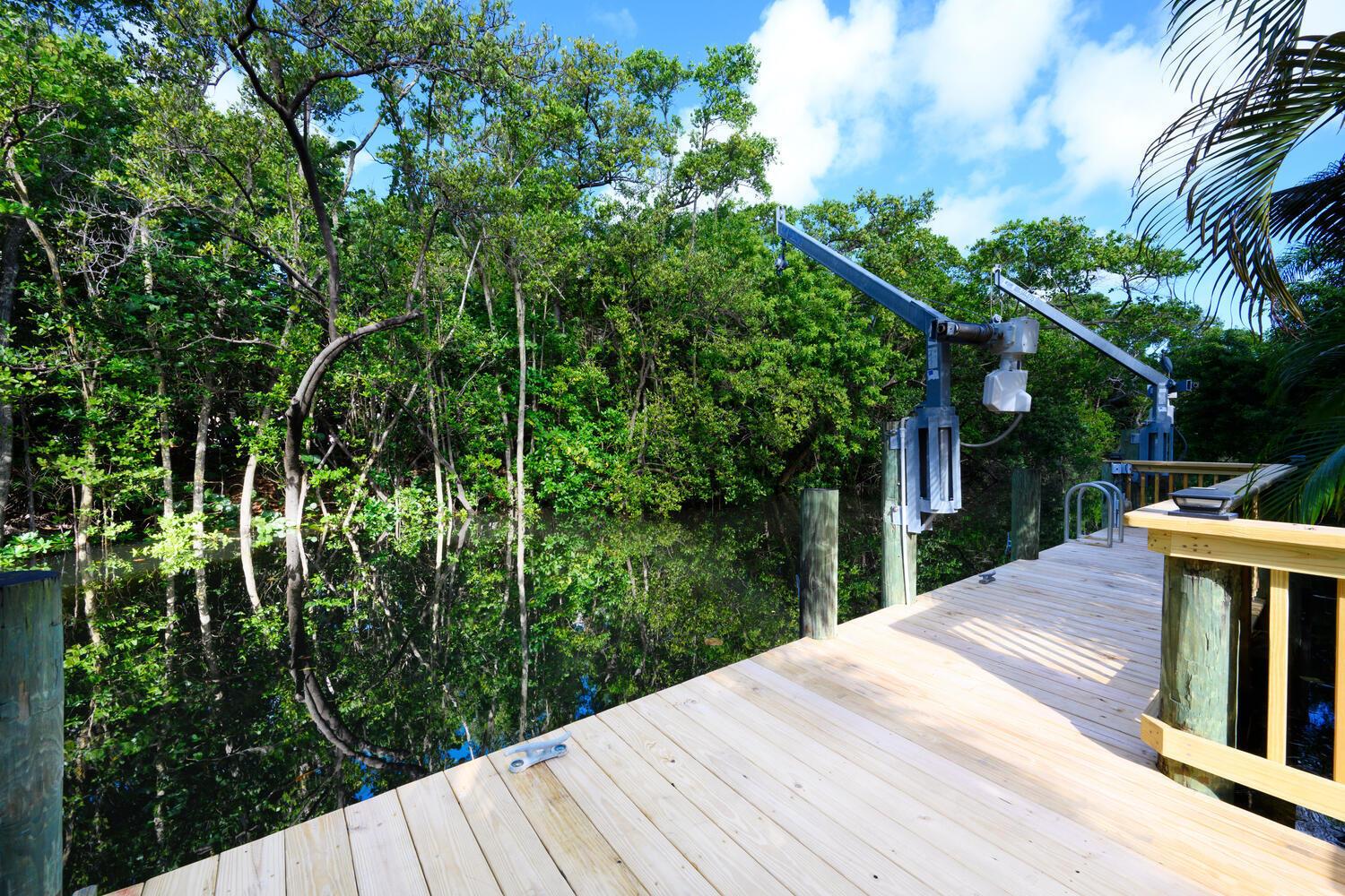 11823 Lake Shr Pl North Palm Beach, FL 33408