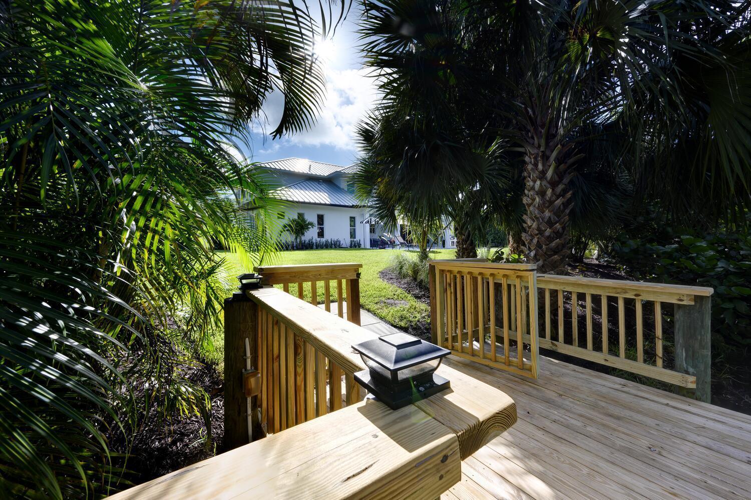 11823 Lake Shr Pl North Palm Beach, FL 33408