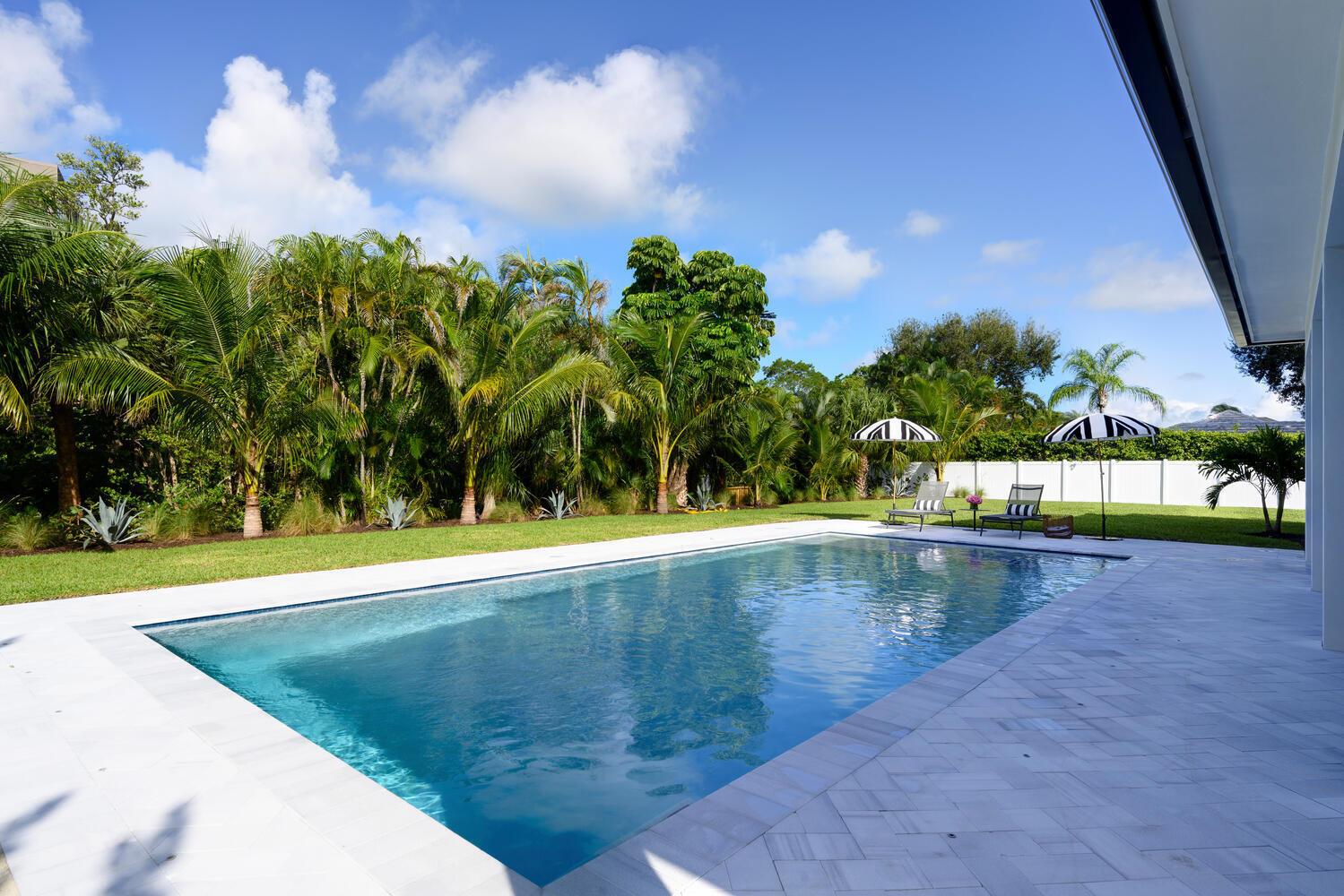 11823 Lake Shr Pl North Palm Beach, FL 33408