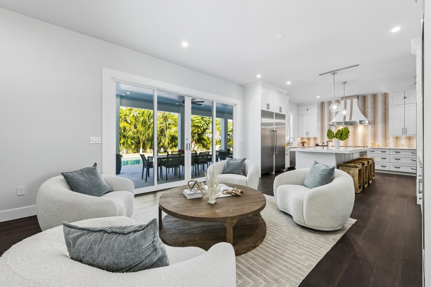 11823 Lake Shr Pl North Palm Beach, FL 33408