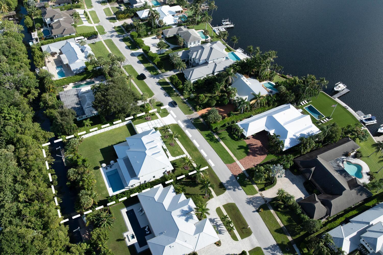 11823 Lake Shr Pl North Palm Beach, FL 33408