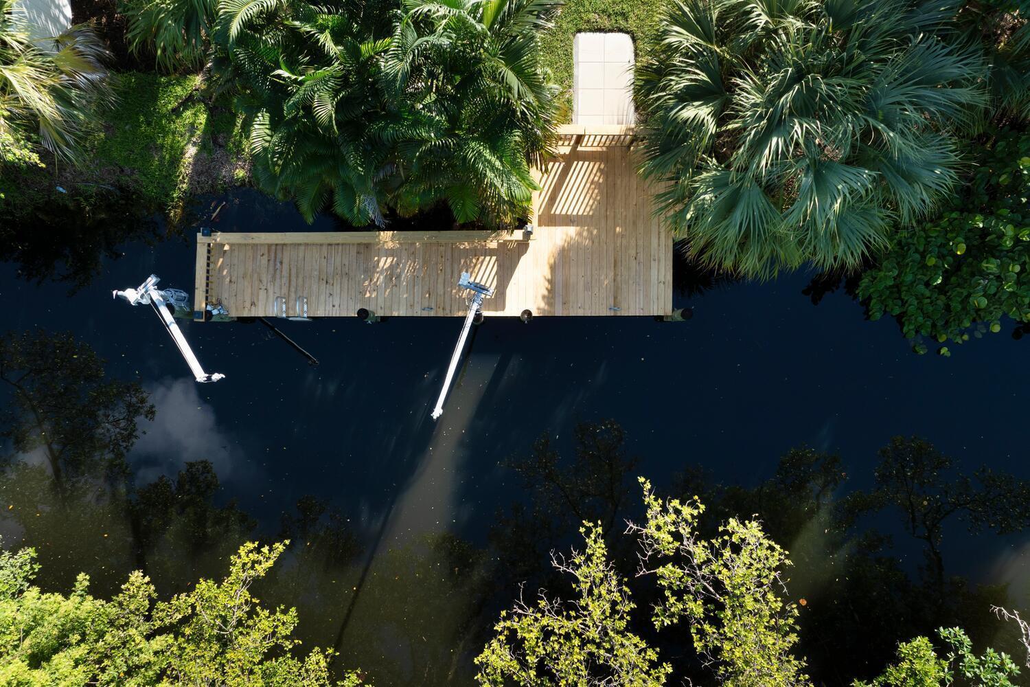 11823 Lake Shr Pl North Palm Beach, FL 33408