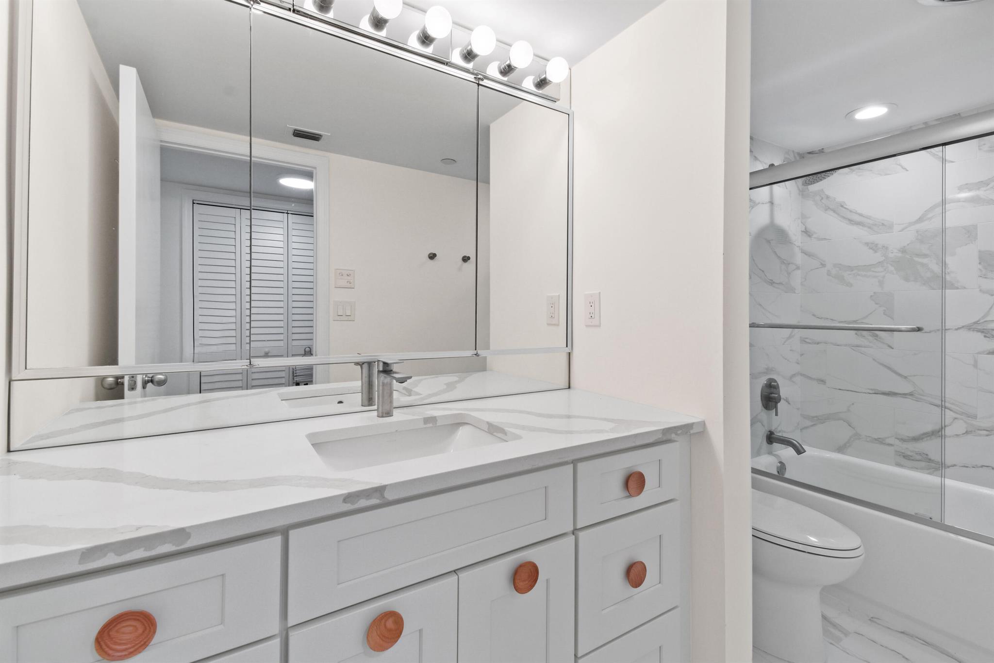 3322 Casseekey Is Rd #302 Jupiter, FL 33477