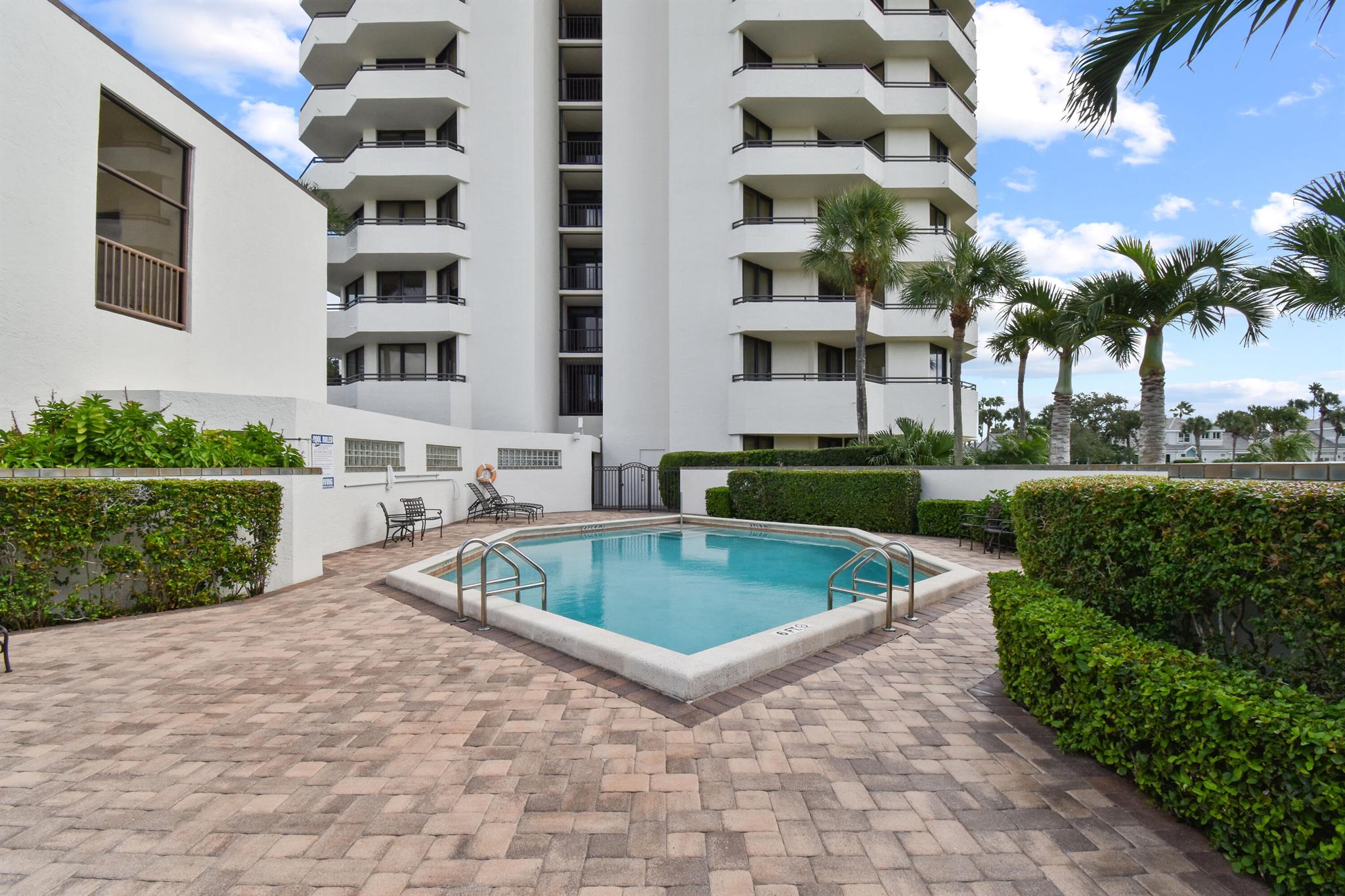 3322 Casseekey Is Rd #302 Jupiter, FL 33477