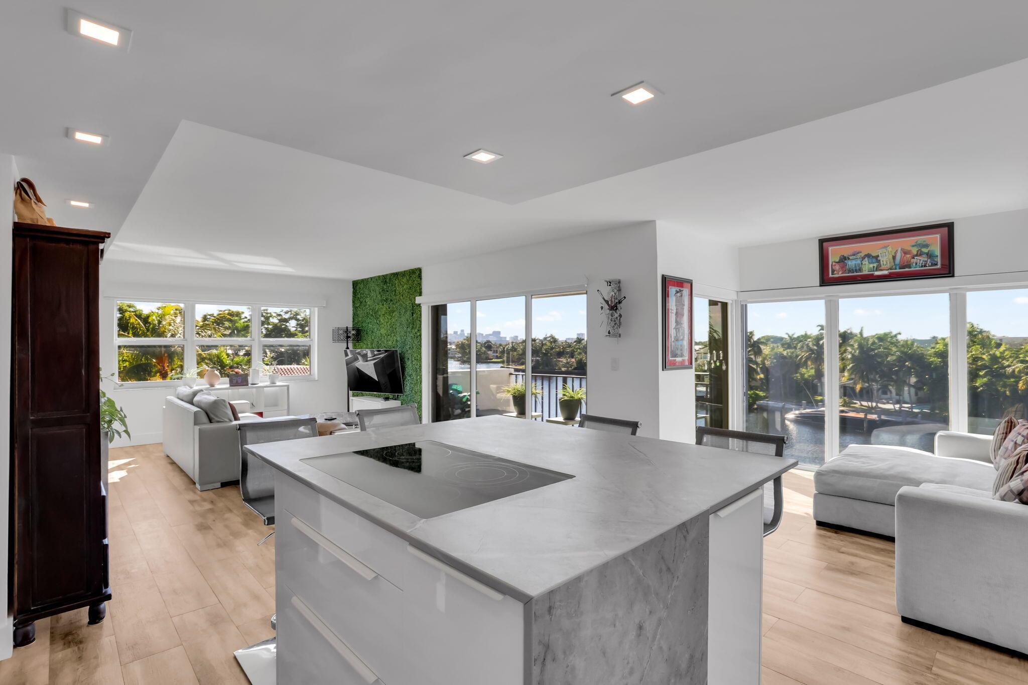 1839 Middle Riv Dr #303