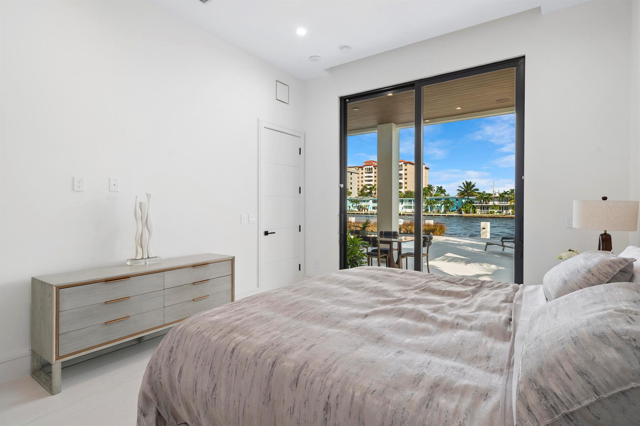 2880 NE 9th St Pompano Beach, FL 33062