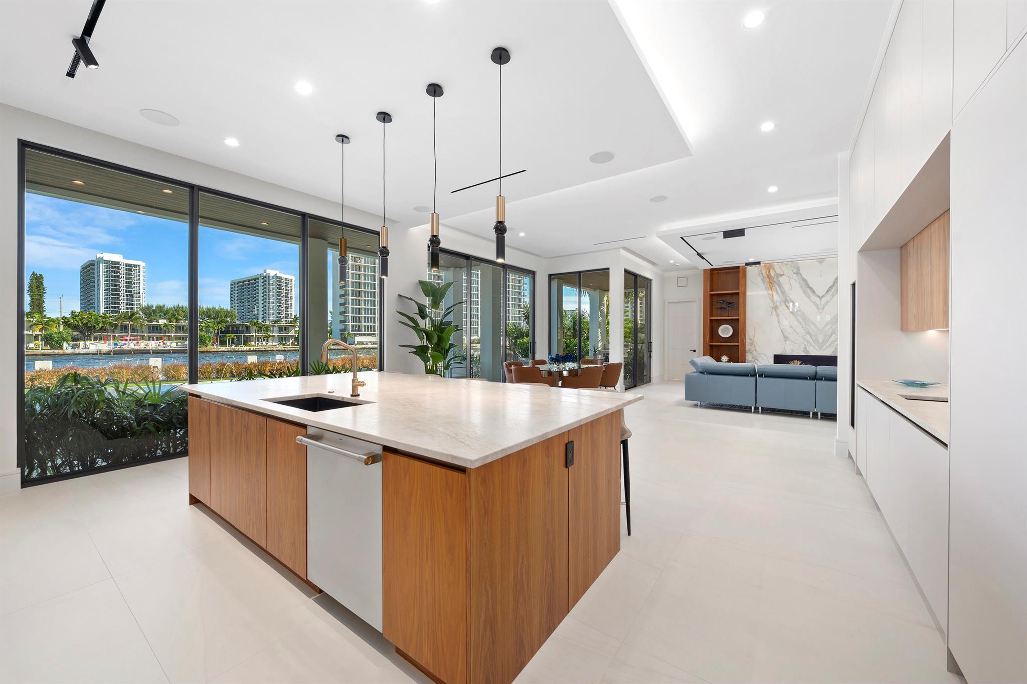 2880 NE 9th St Pompano Beach, FL 33062