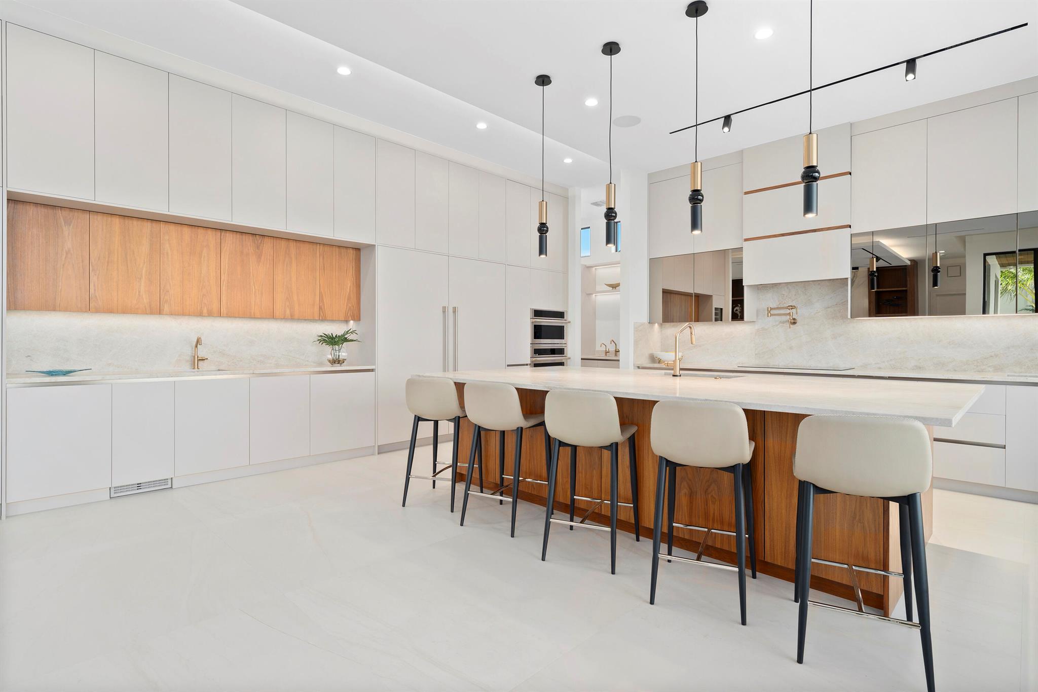 2880 NE 9th St Pompano Beach, FL 33062