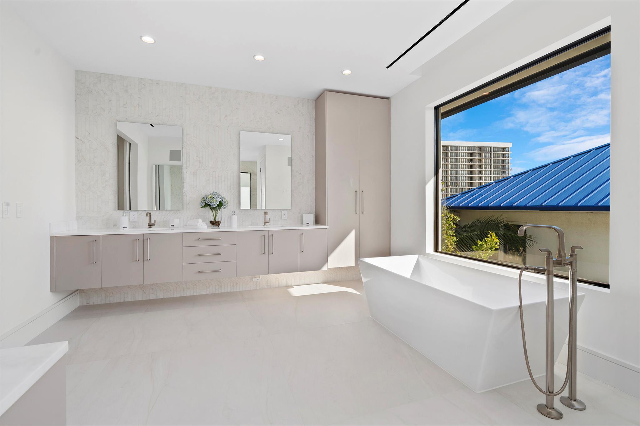 2880 NE 9th St Pompano Beach, FL 33062