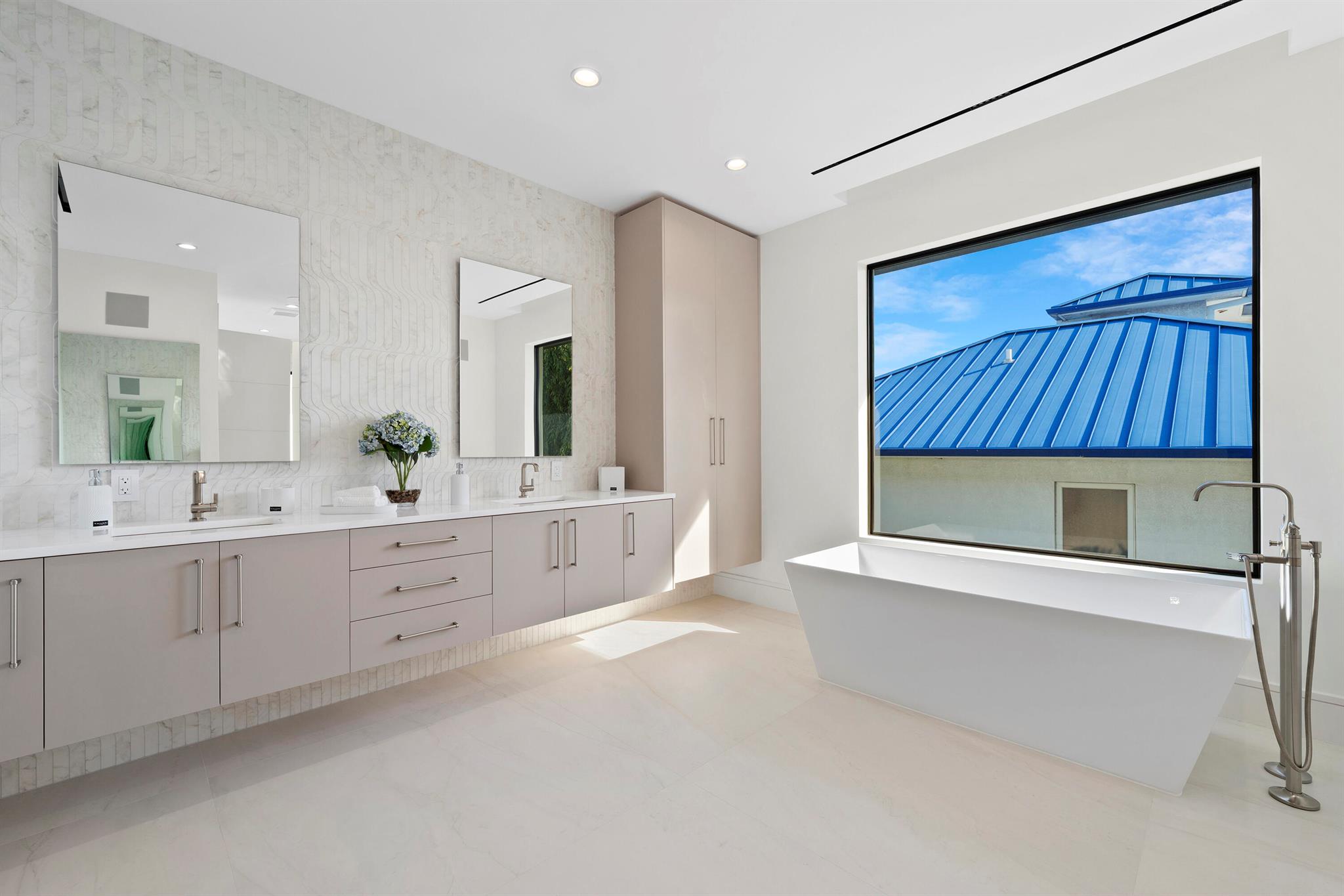 2880 NE 9th St Pompano Beach, FL 33062