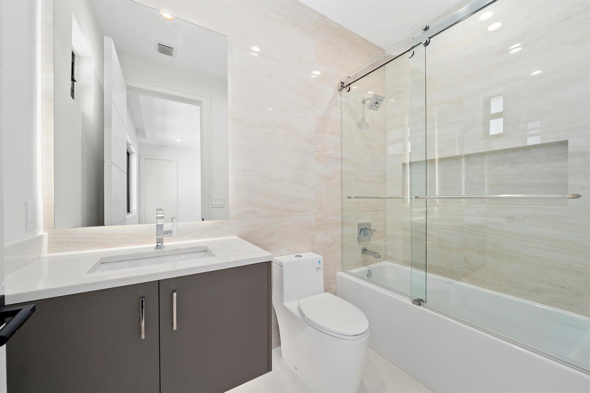 2880 NE 9th St Pompano Beach, FL 33062