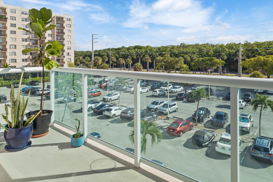 2841 NE 163rd St #402 North Miami Beach, FL 33160