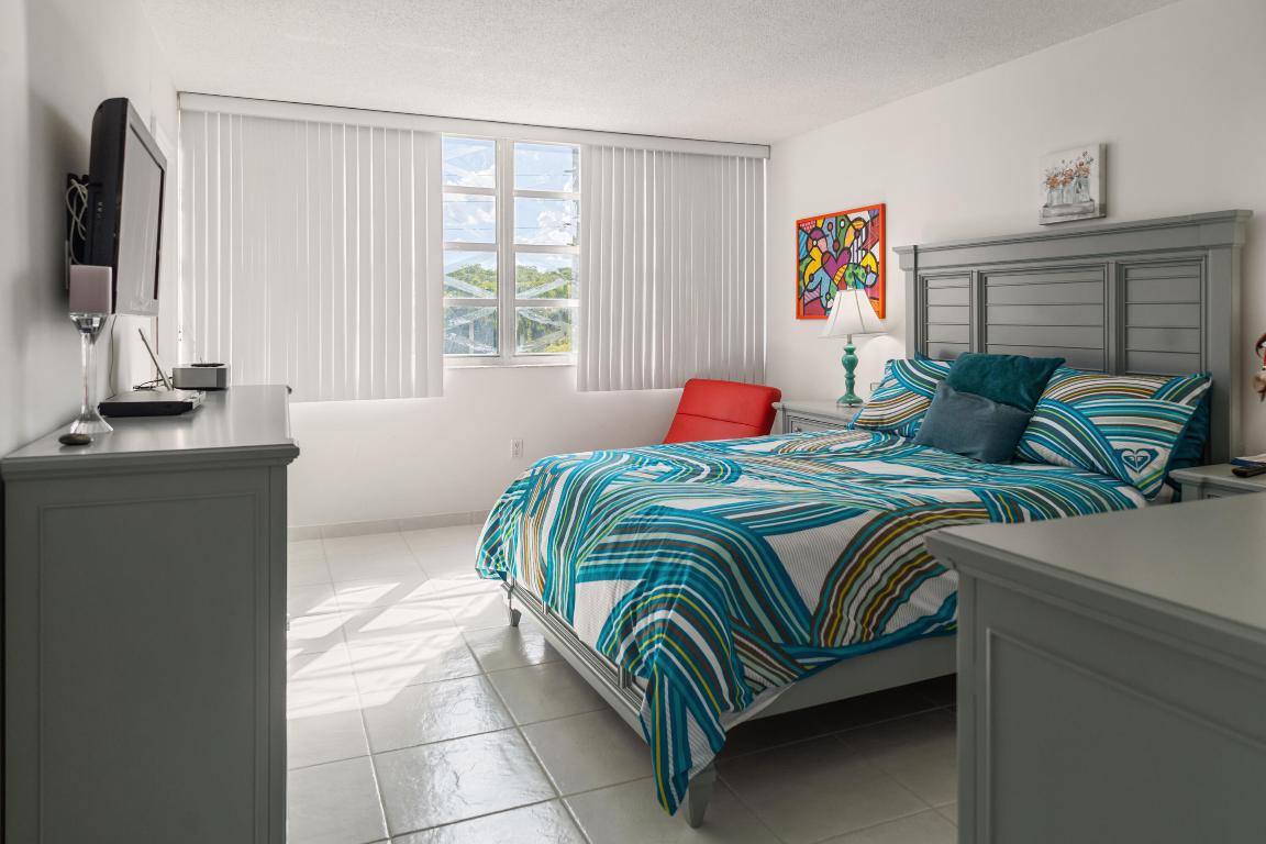 2841 NE 163rd St #402 North Miami Beach, FL 33160