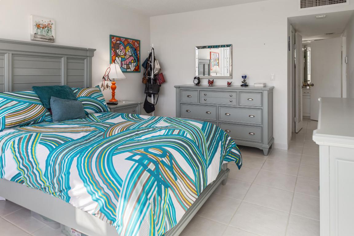 2841 NE 163rd St #402 North Miami Beach, FL 33160