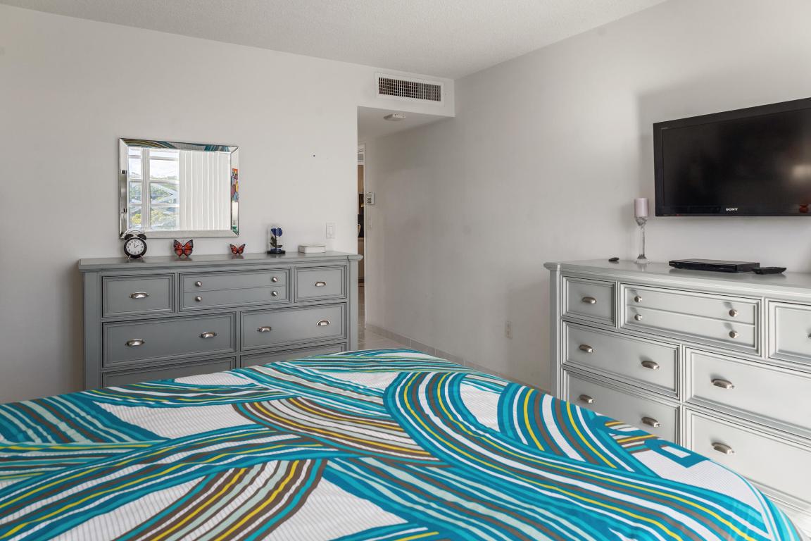 2841 NE 163rd St #402 North Miami Beach, FL 33160