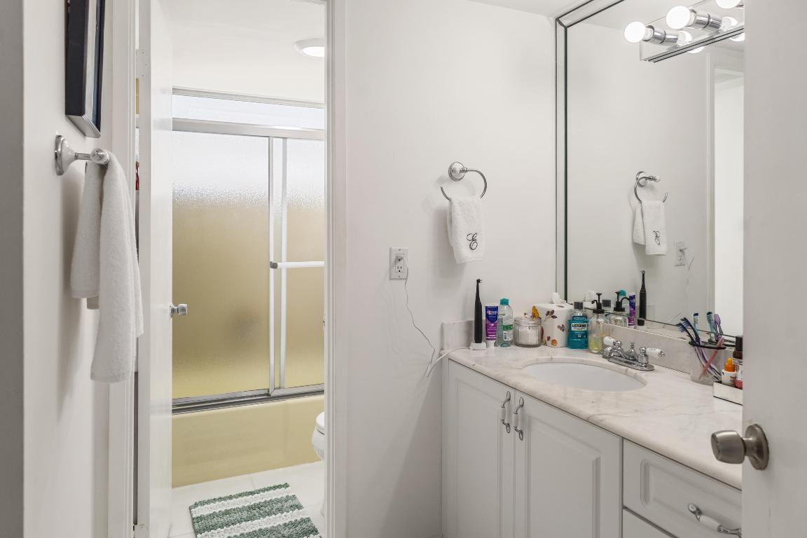 2841 NE 163rd St #402 North Miami Beach, FL 33160