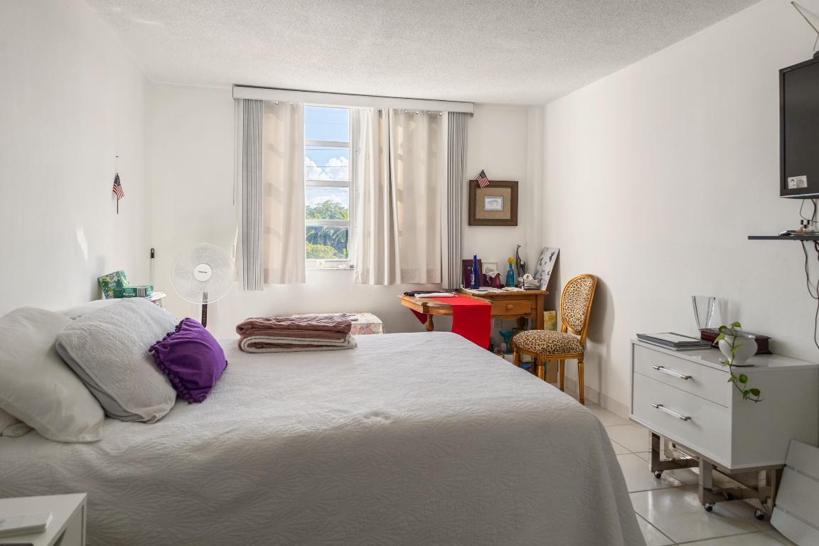 2841 NE 163rd St #402 North Miami Beach, FL 33160