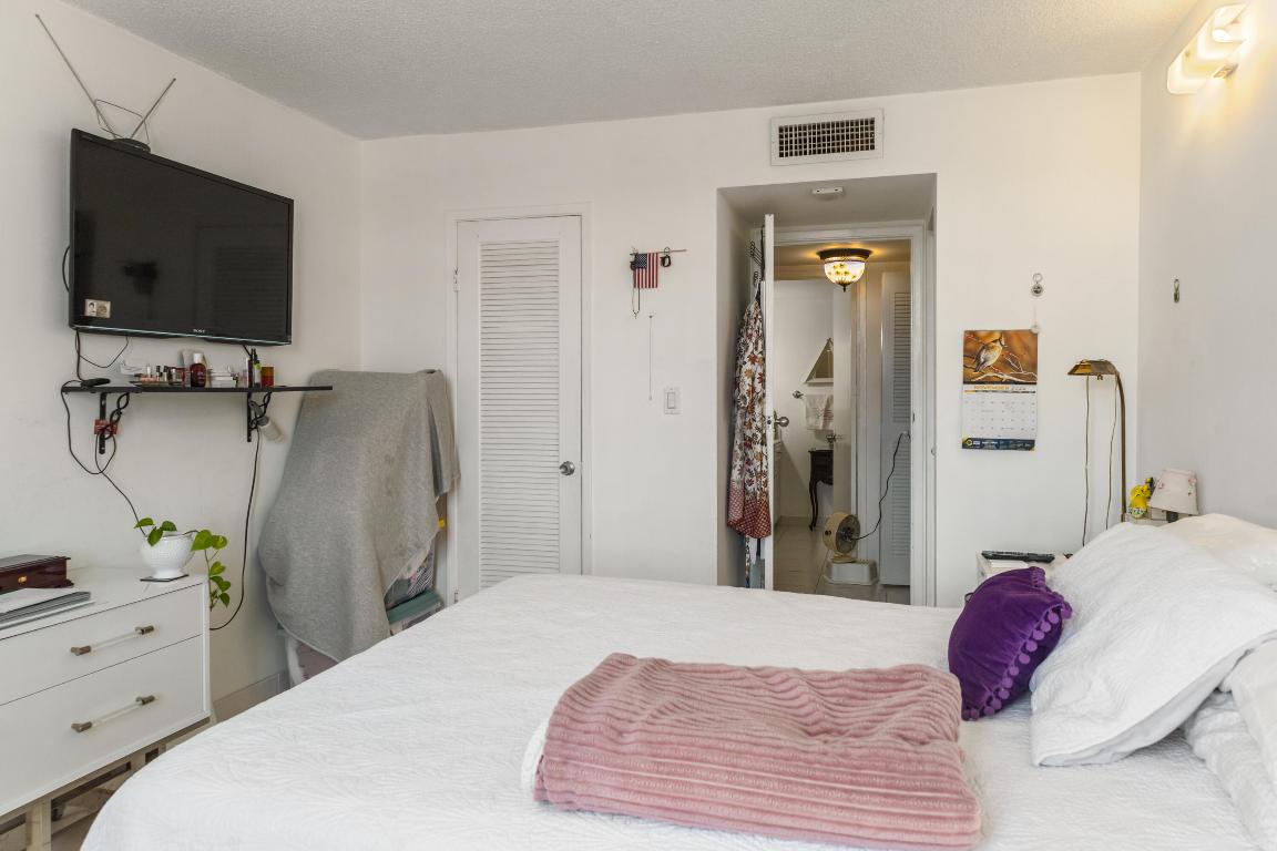 2841 NE 163rd St #402 North Miami Beach, FL 33160