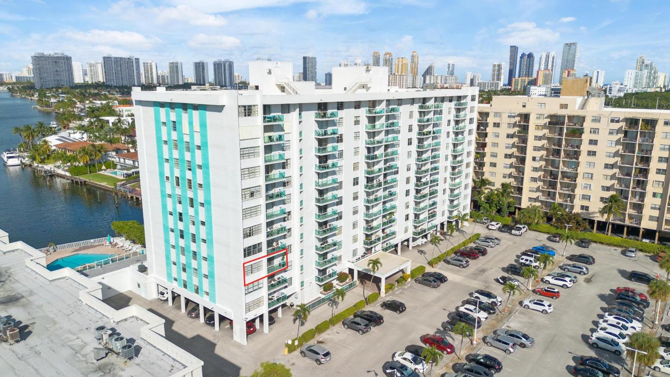 2841 NE 163rd St #402 North Miami Beach, FL 33160
