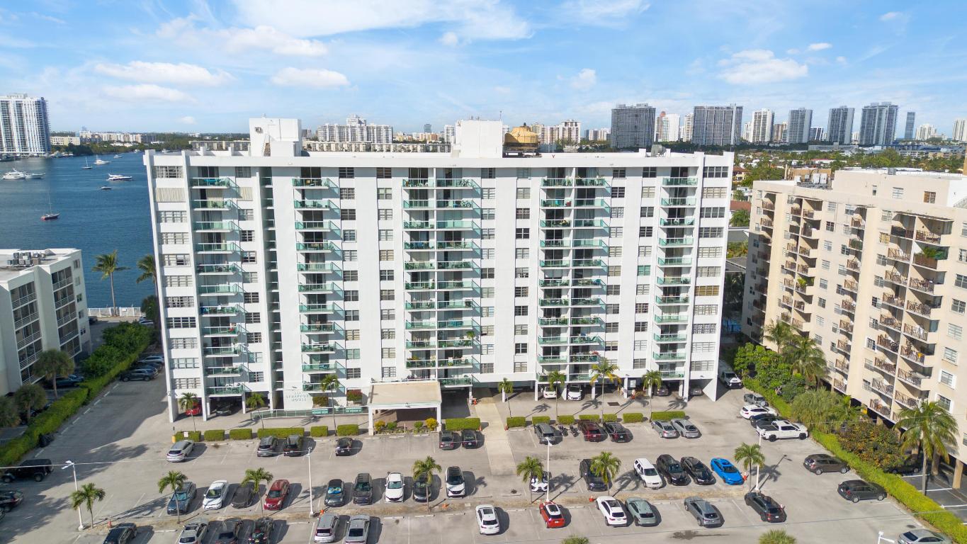 2841 NE 163rd St #402 North Miami Beach, FL 33160