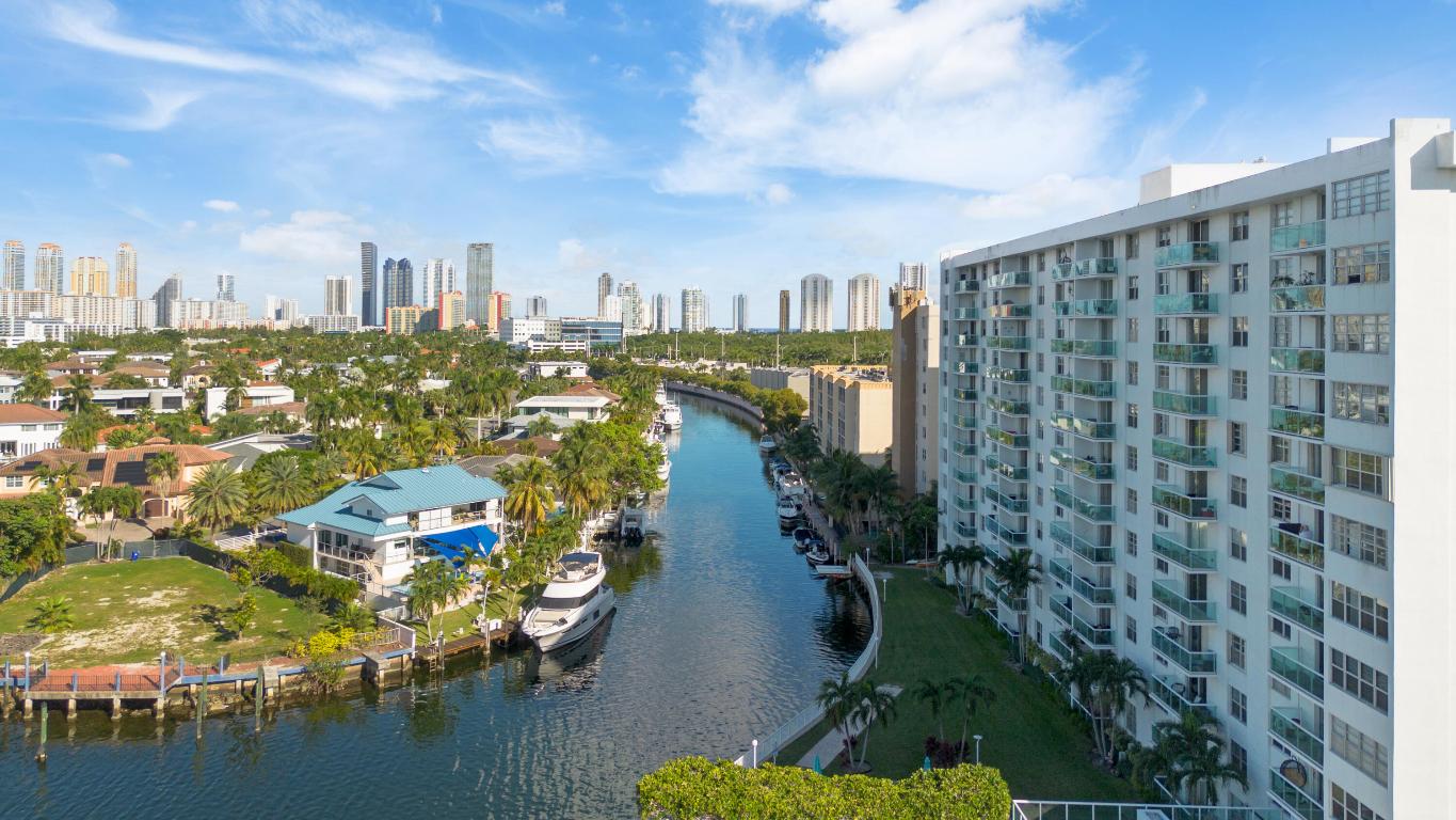 2841 NE 163rd St #402 North Miami Beach, FL 33160